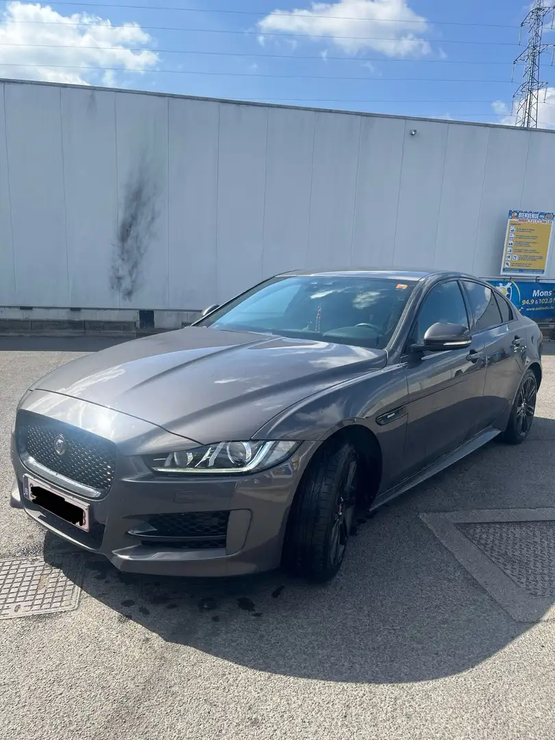 Jaguar XE 2.0 D AWD R-Sport Gris - 1