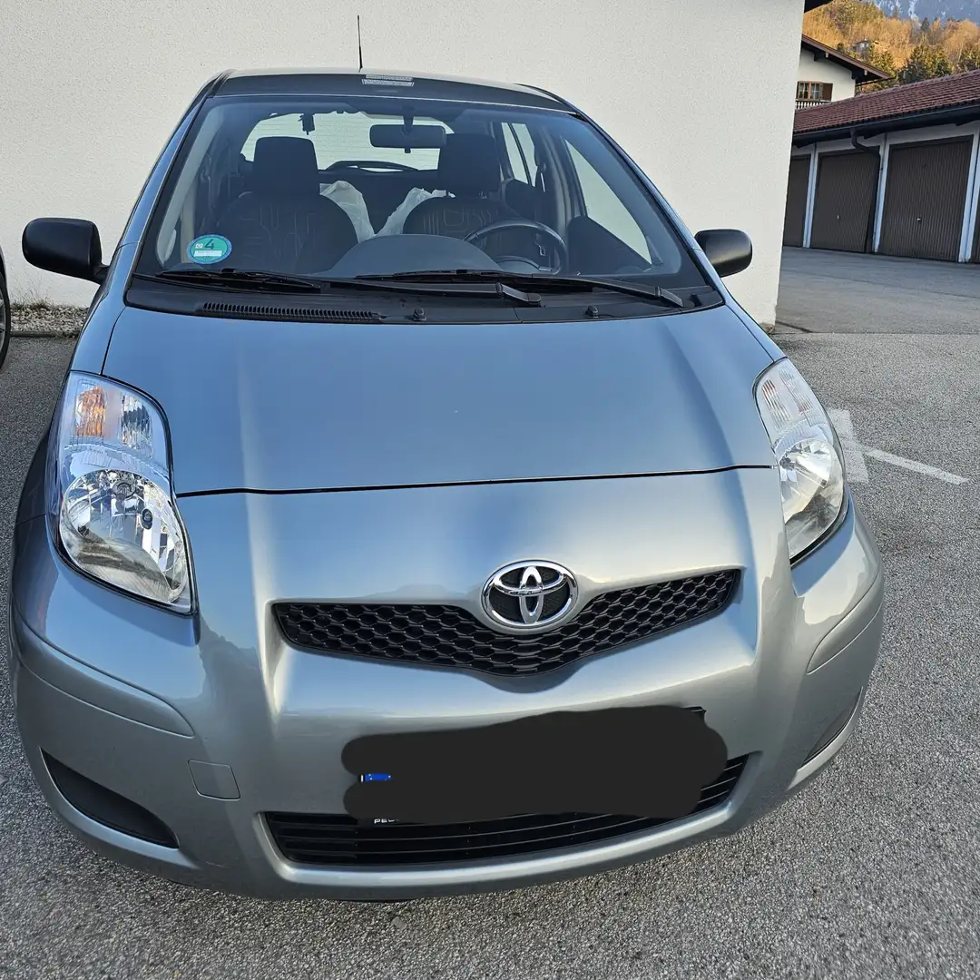 Toyota Yaris Basis Grau - 2