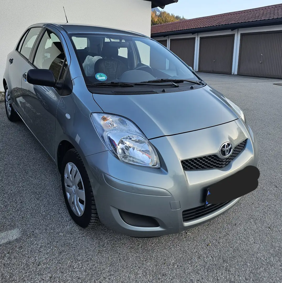 Toyota Yaris Basis Grau - 1