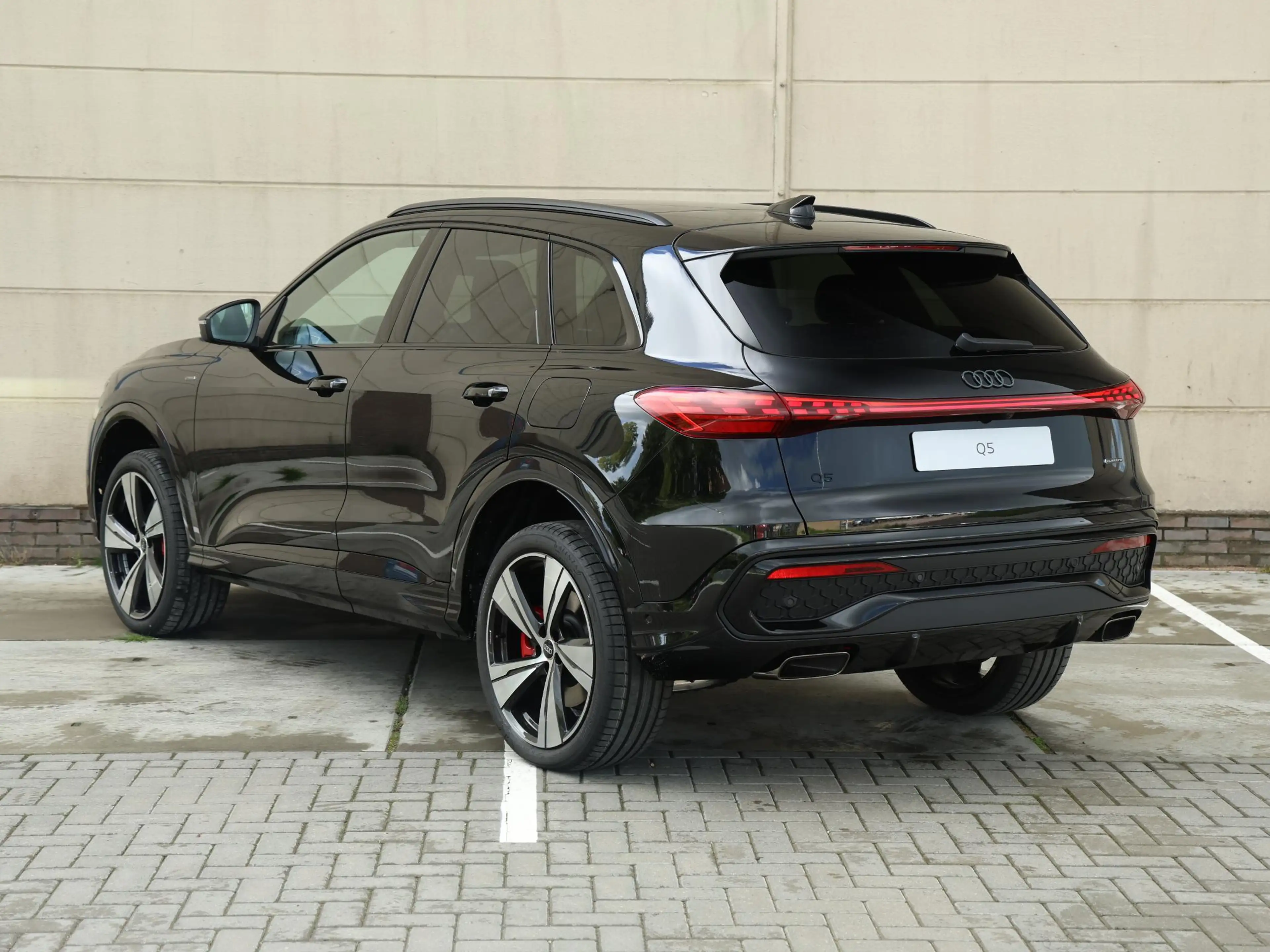 Audi Q5 S edition Competition e-hybrid 367 PK SUV | Pano | — photo 12
