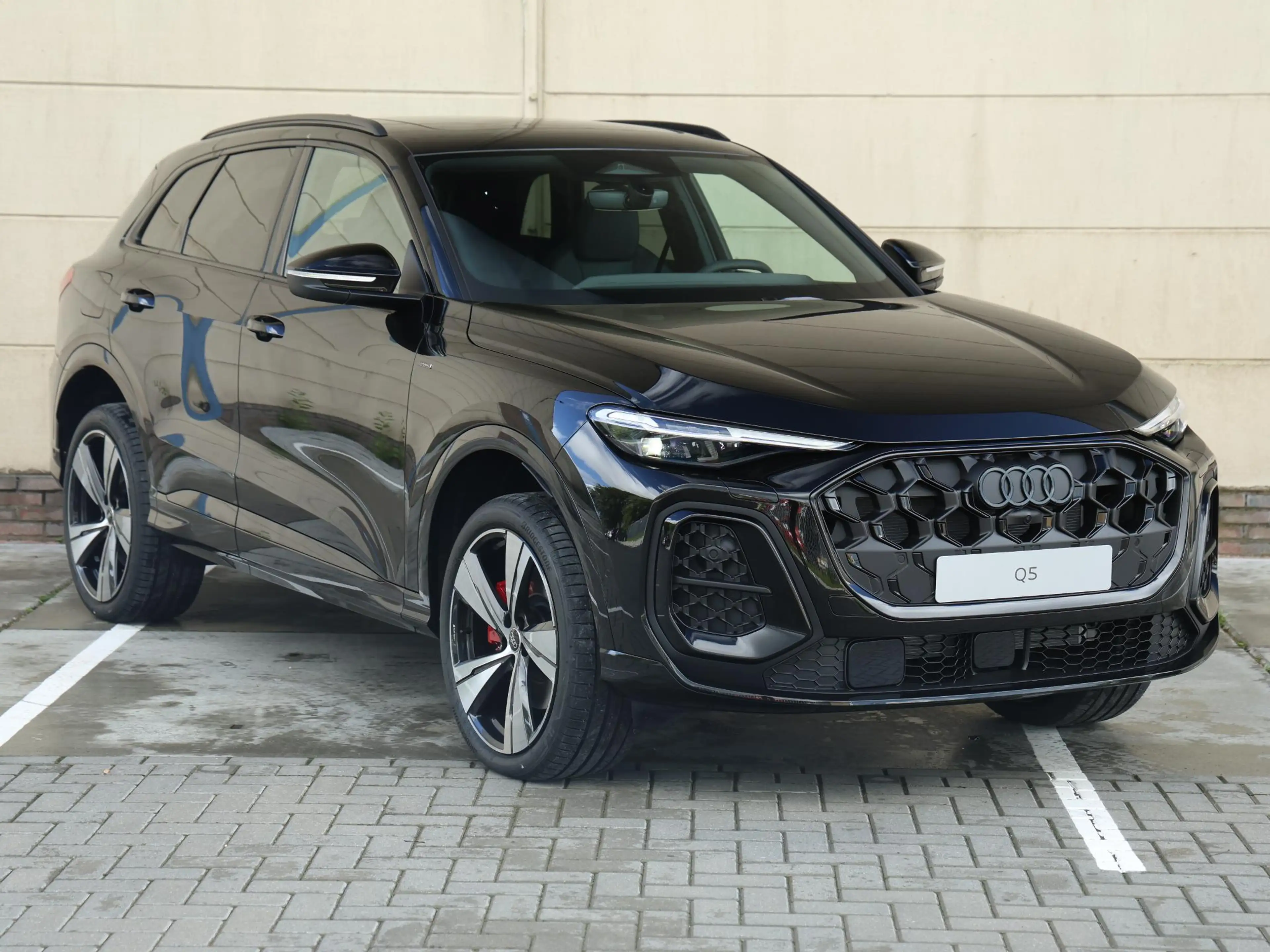 Audi Q5 S edition Competition e-hybrid 367 PK SUV | Pano | — photo 3