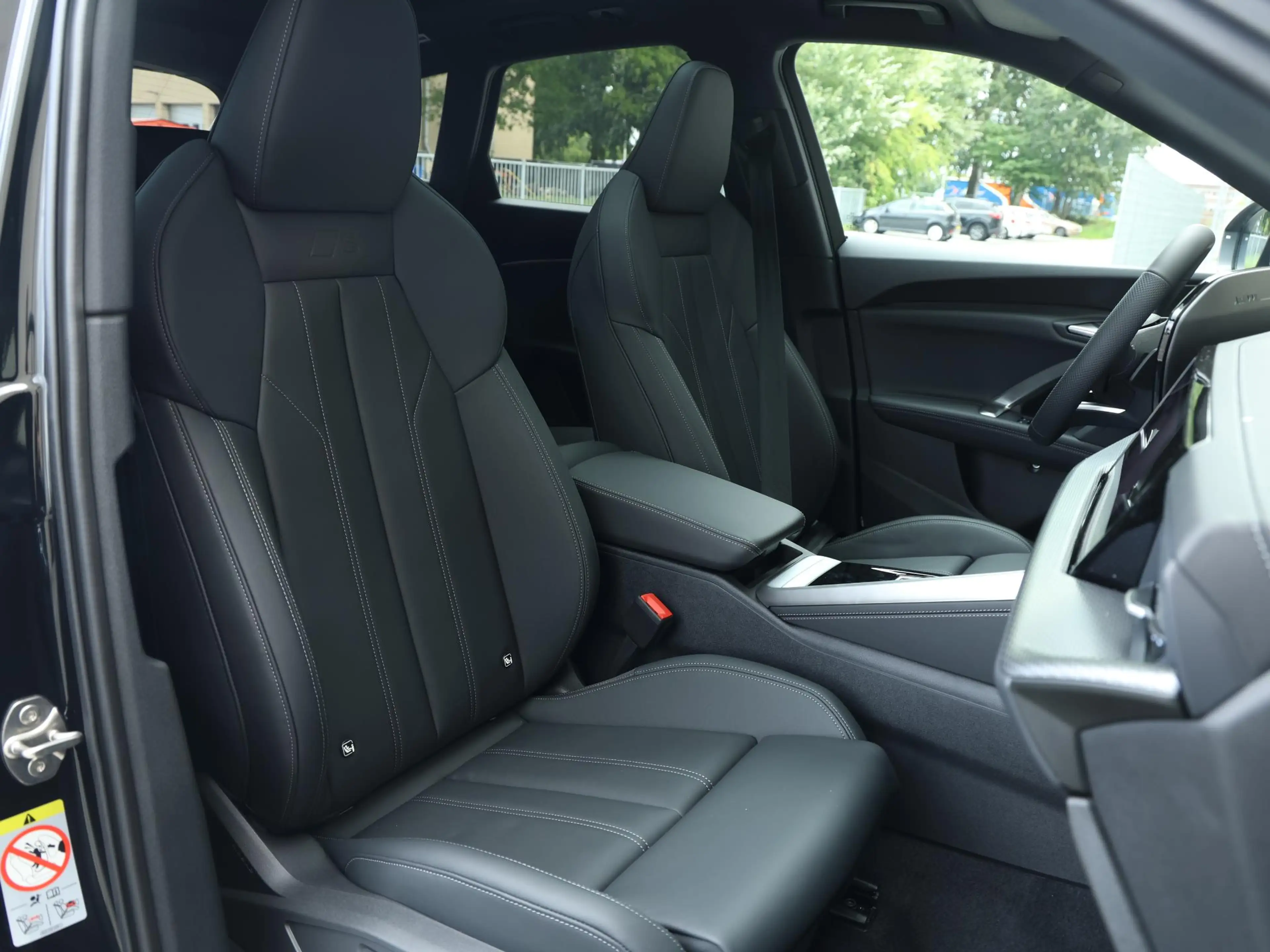 Audi Q5 S edition Competition e-hybrid 367 PK SUV | Pano | — photo 8