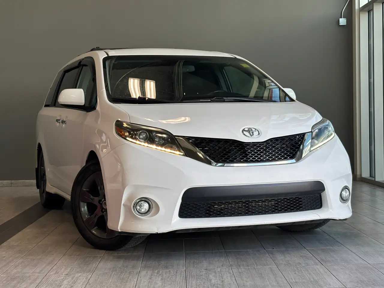Toyota Sienna photo Toyota Sienna