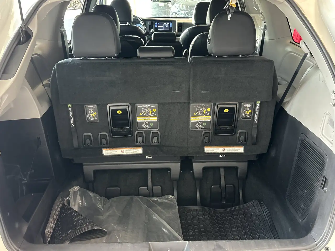 Toyota Sienna photo Toyota Sienna