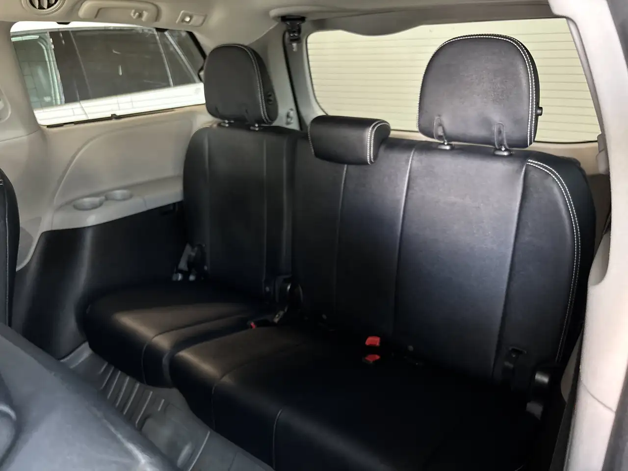 Toyota Sienna photo Toyota Sienna