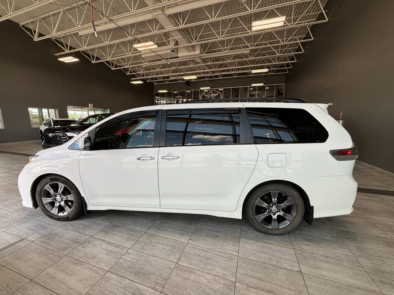 Toyota Sienna photo Toyota Sienna