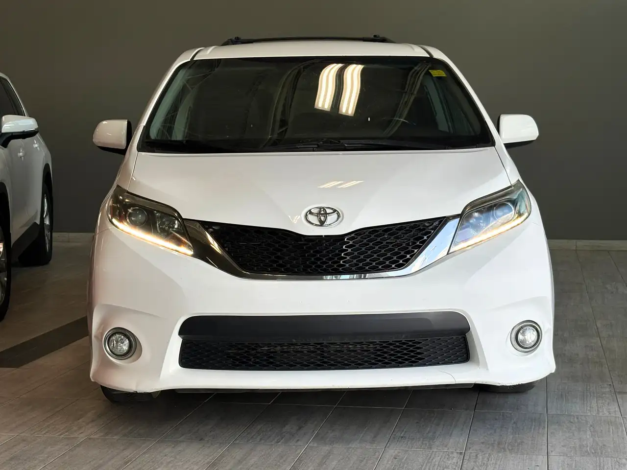Toyota Sienna photo Toyota Sienna