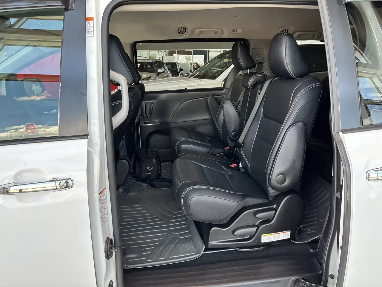 Toyota Sienna photo Toyota Sienna