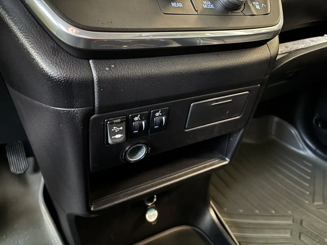 Toyota Sienna photo Toyota Sienna