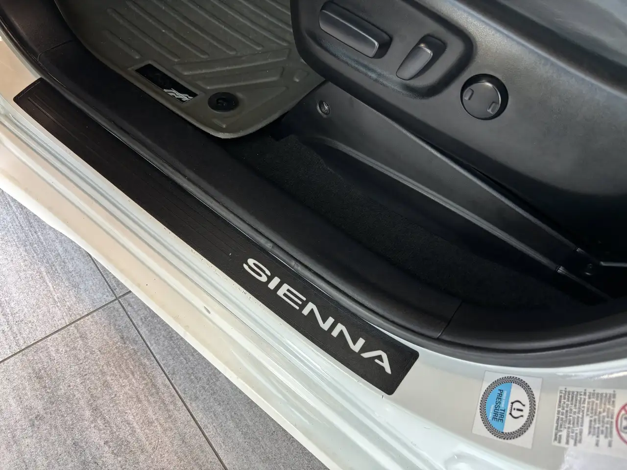 Toyota Sienna photo Toyota Sienna