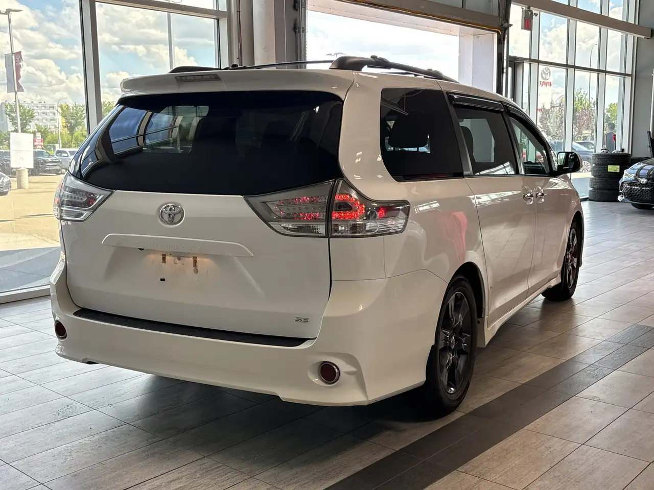 Toyota Sienna photo Toyota Sienna