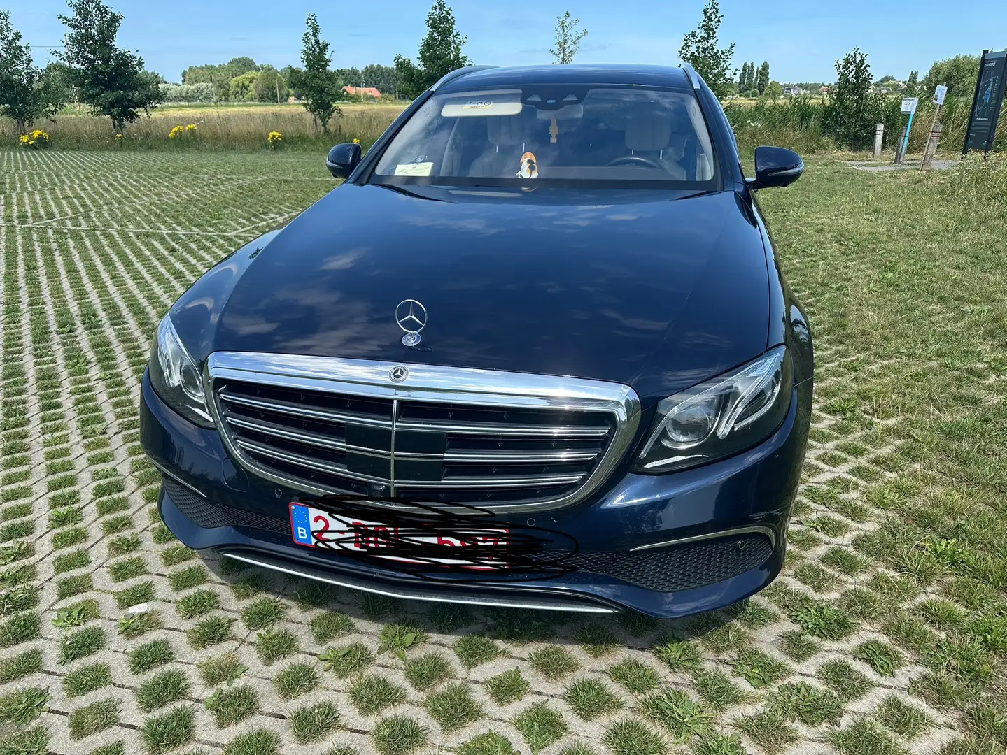 Mercedes-Benz E 220 d 4Matic T 9G-TRONIC Exclusive - 2