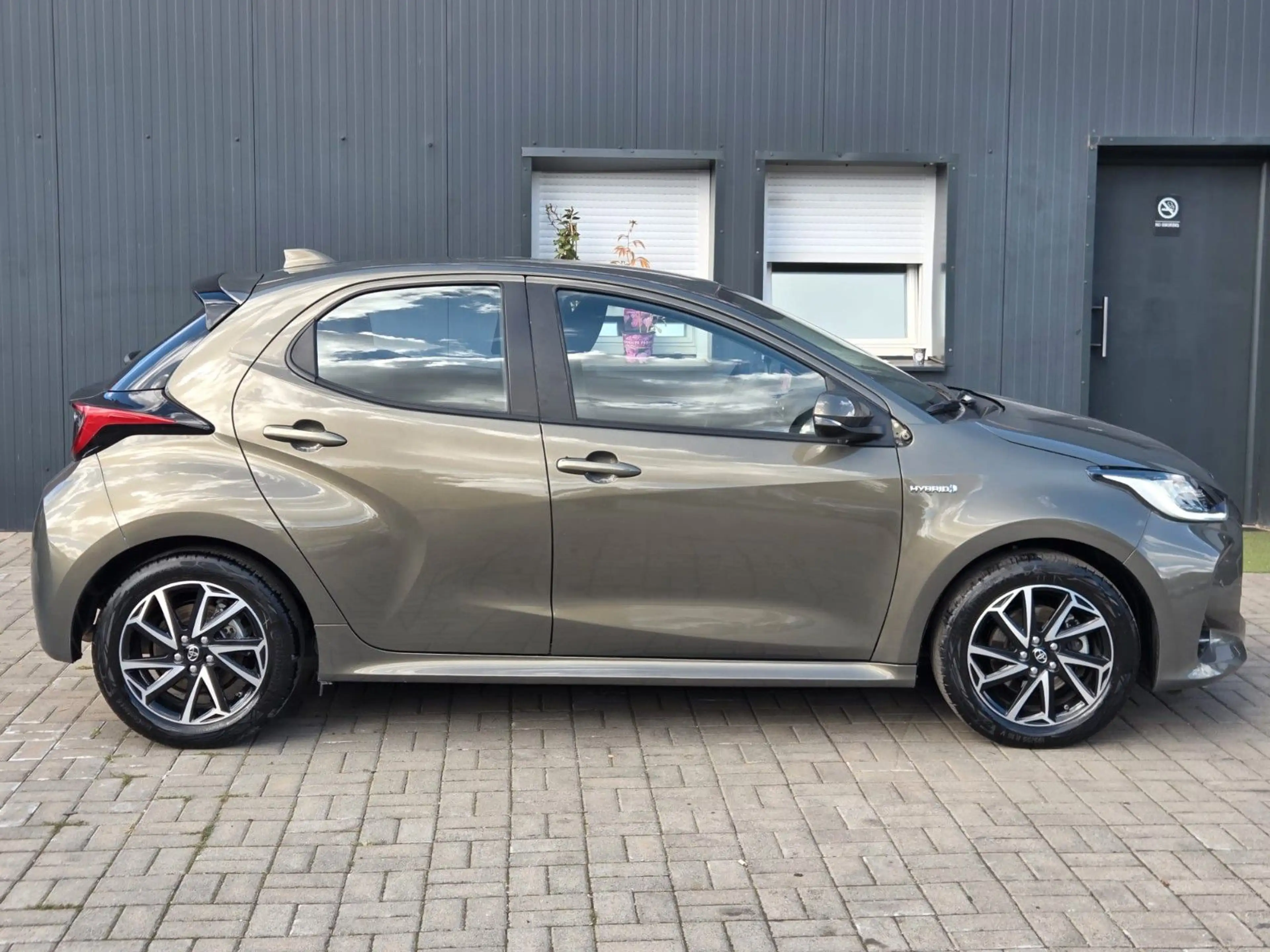 Toyota Yaris Hybrid Style 1.5/KLIMAATM/NAVI/TEMPOMAT — photo 4