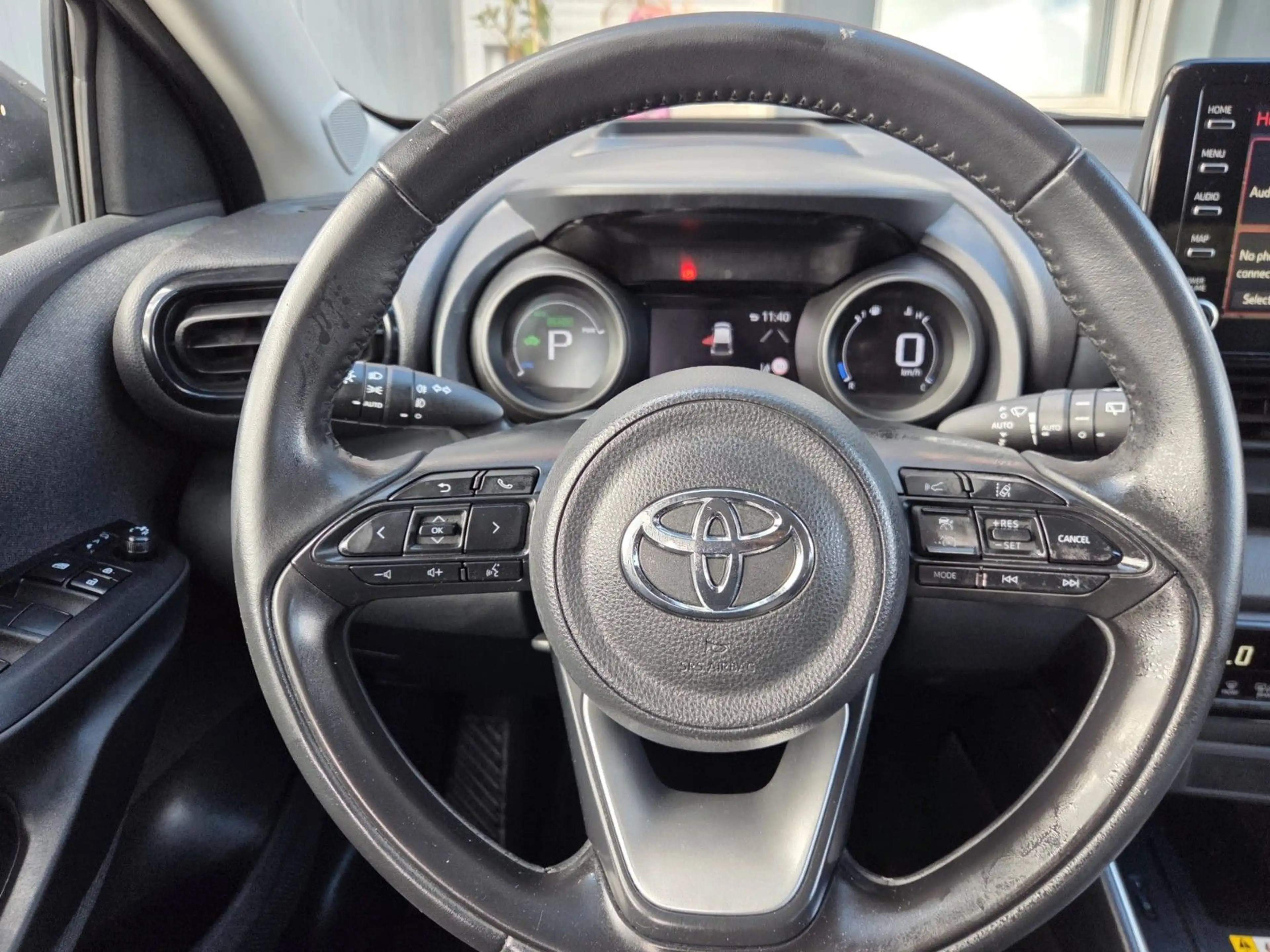 Toyota Yaris Hybrid Style 1.5/KLIMAATM/NAVI/TEMPOMAT — photo 8