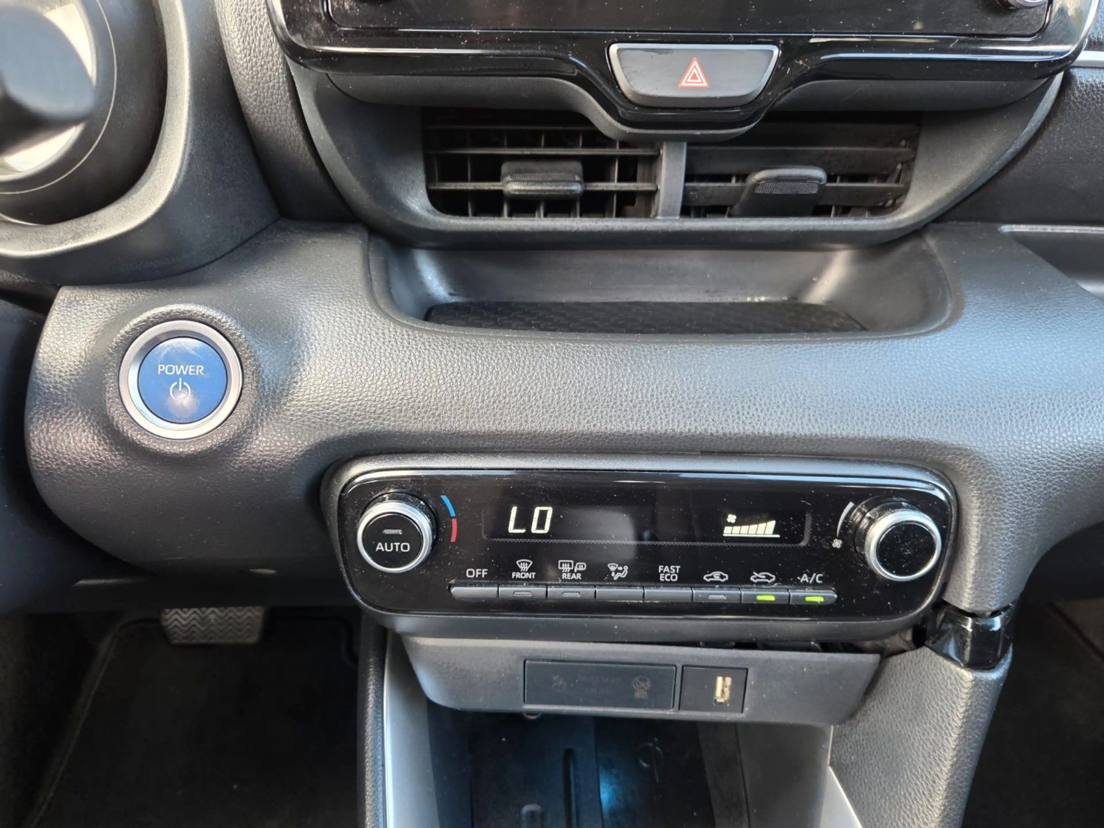 Toyota Yaris Hybrid Style 1.5/KLIMAATM/NAVI/TEMPOMAT — photo 7