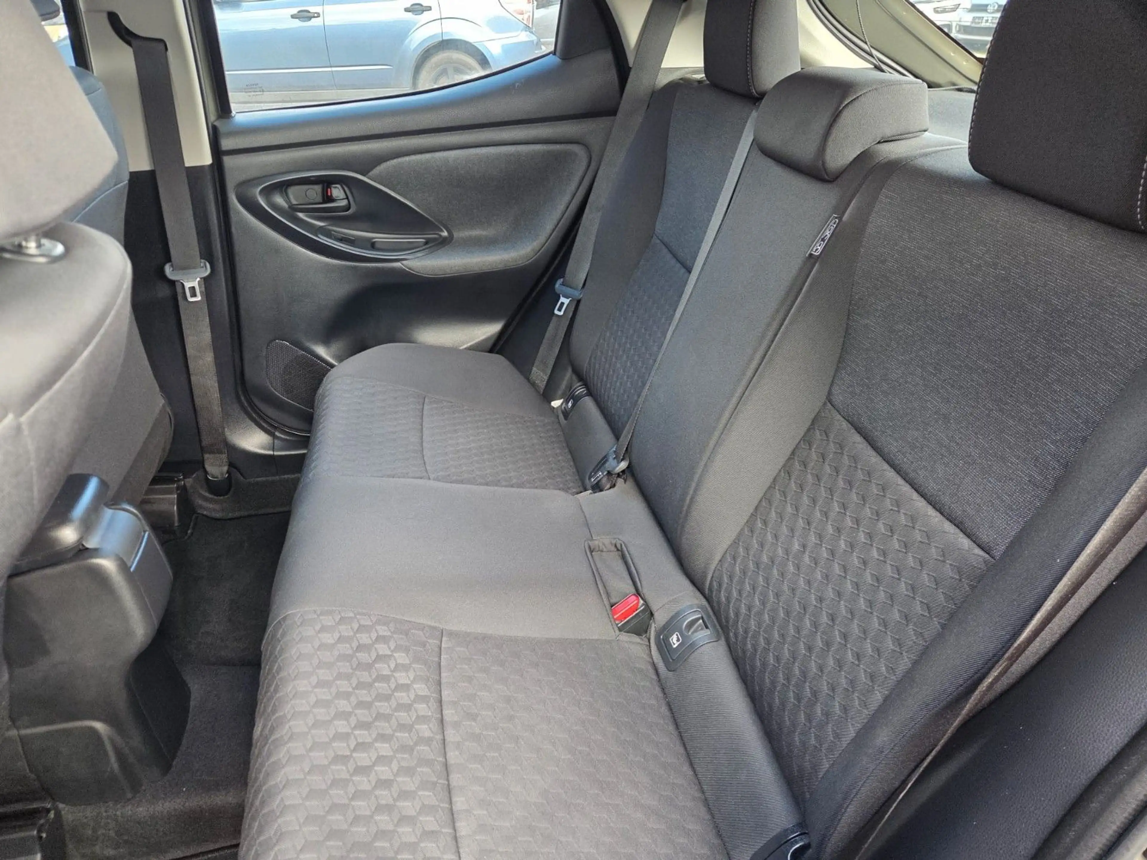 Toyota Yaris Hybrid Style 1.5/KLIMAATM/NAVI/TEMPOMAT — photo 15