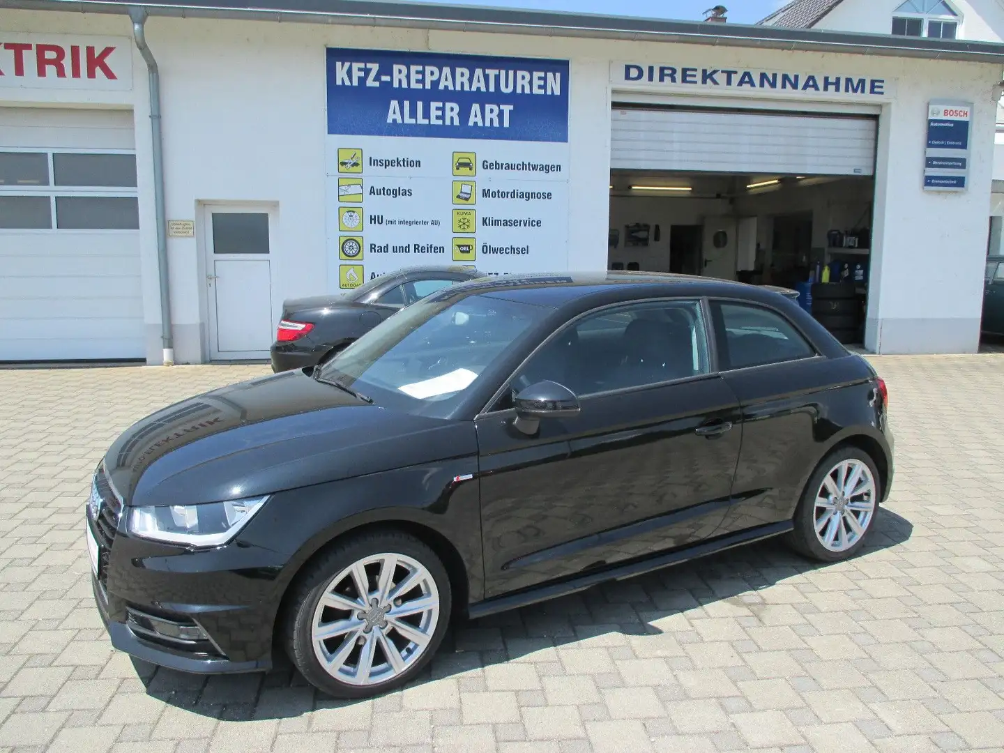 Audi A1 TFSI S-line Noir - 1