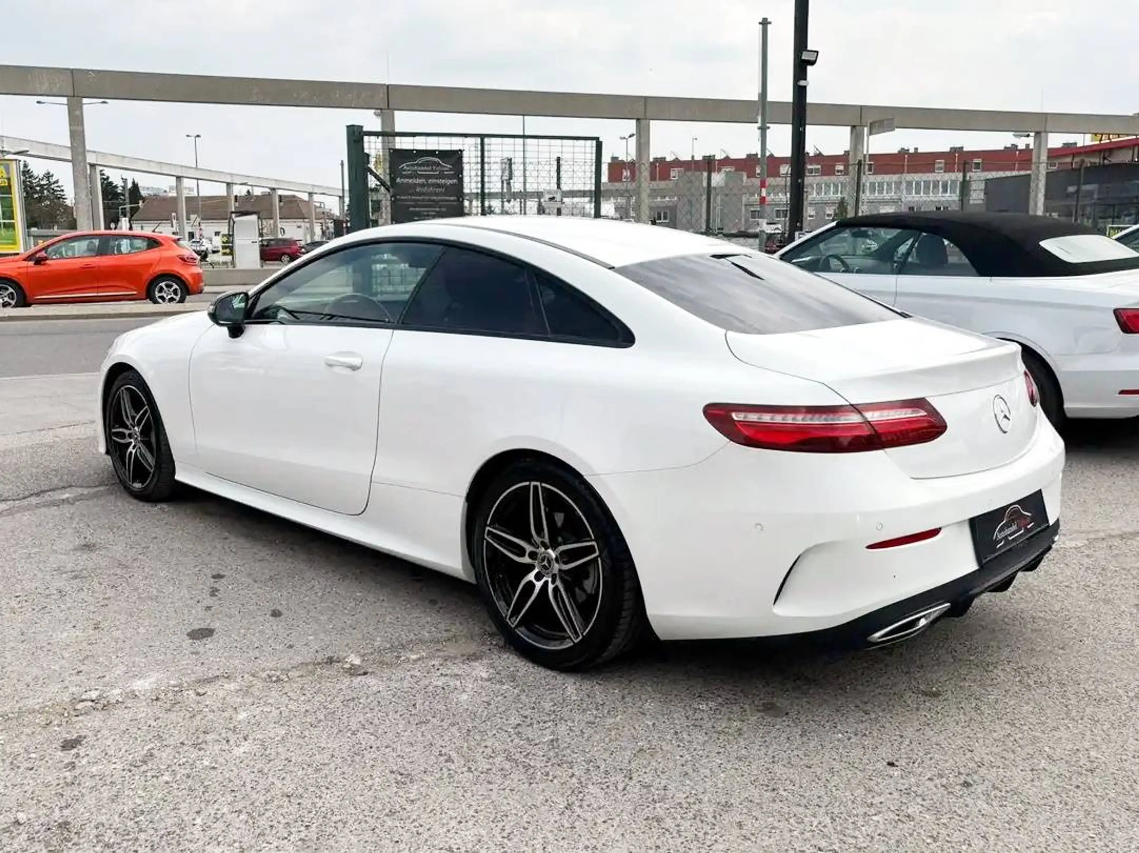 Mercedes-Benz E 220 d Autom. **AMG LINE** 194PS MegaZustand Servicegepflegt — photo 6