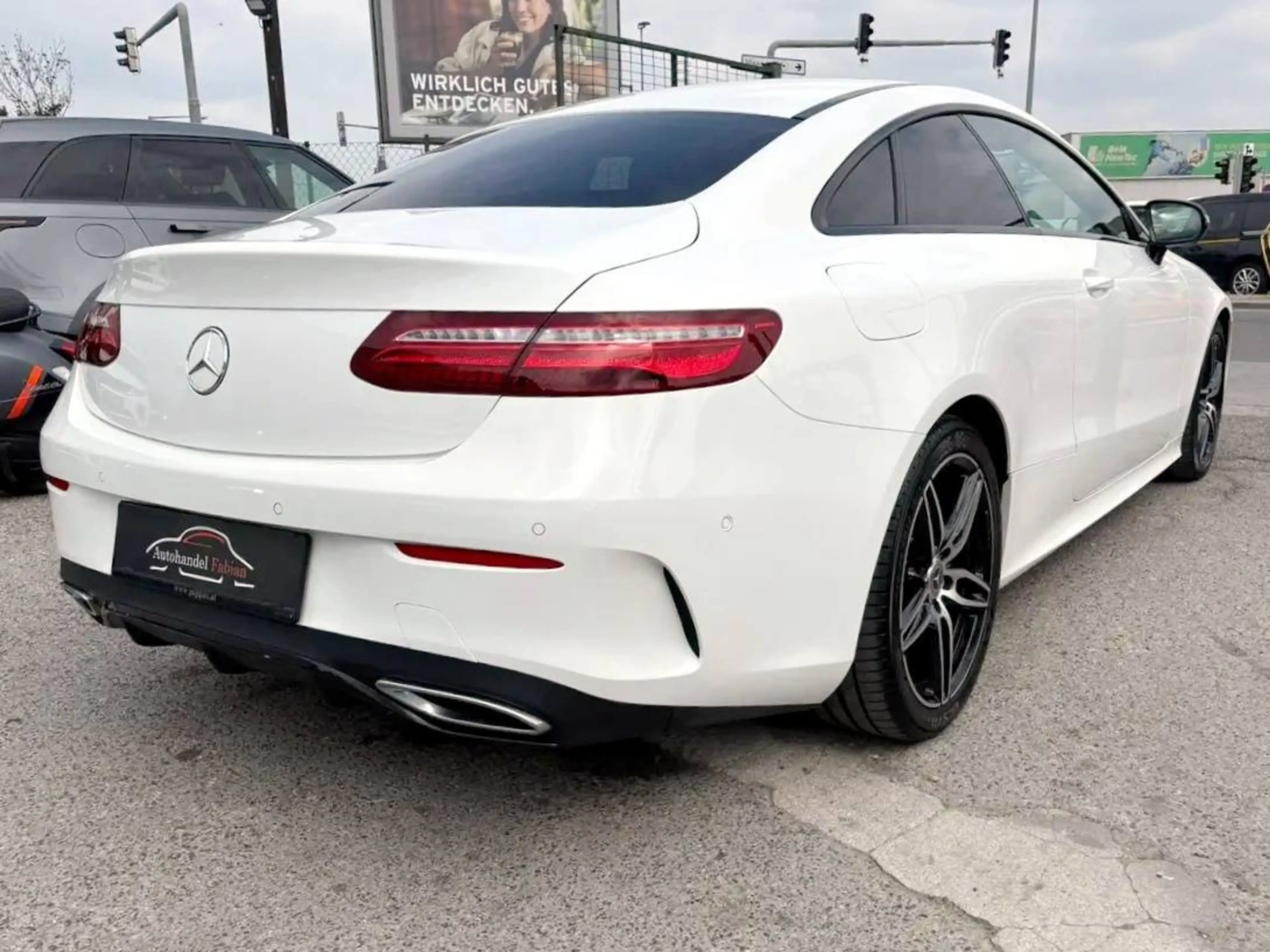 Mercedes-Benz E 220 d Autom. **AMG LINE** 194PS MegaZustand Servicegepflegt — photo 3