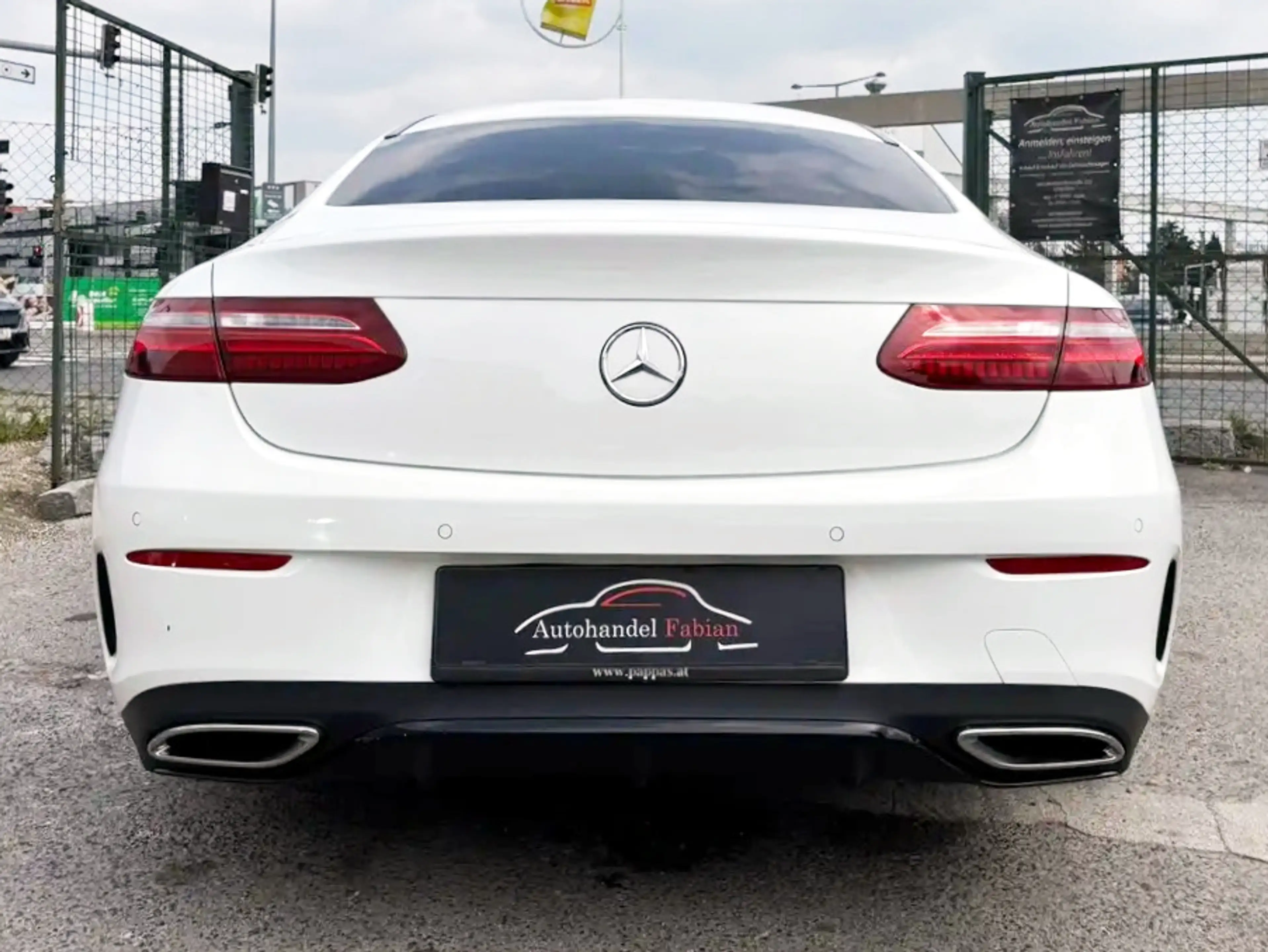 Mercedes-Benz E 220 d Autom. **AMG LINE** 194PS MegaZustand Servicegepflegt — photo 4