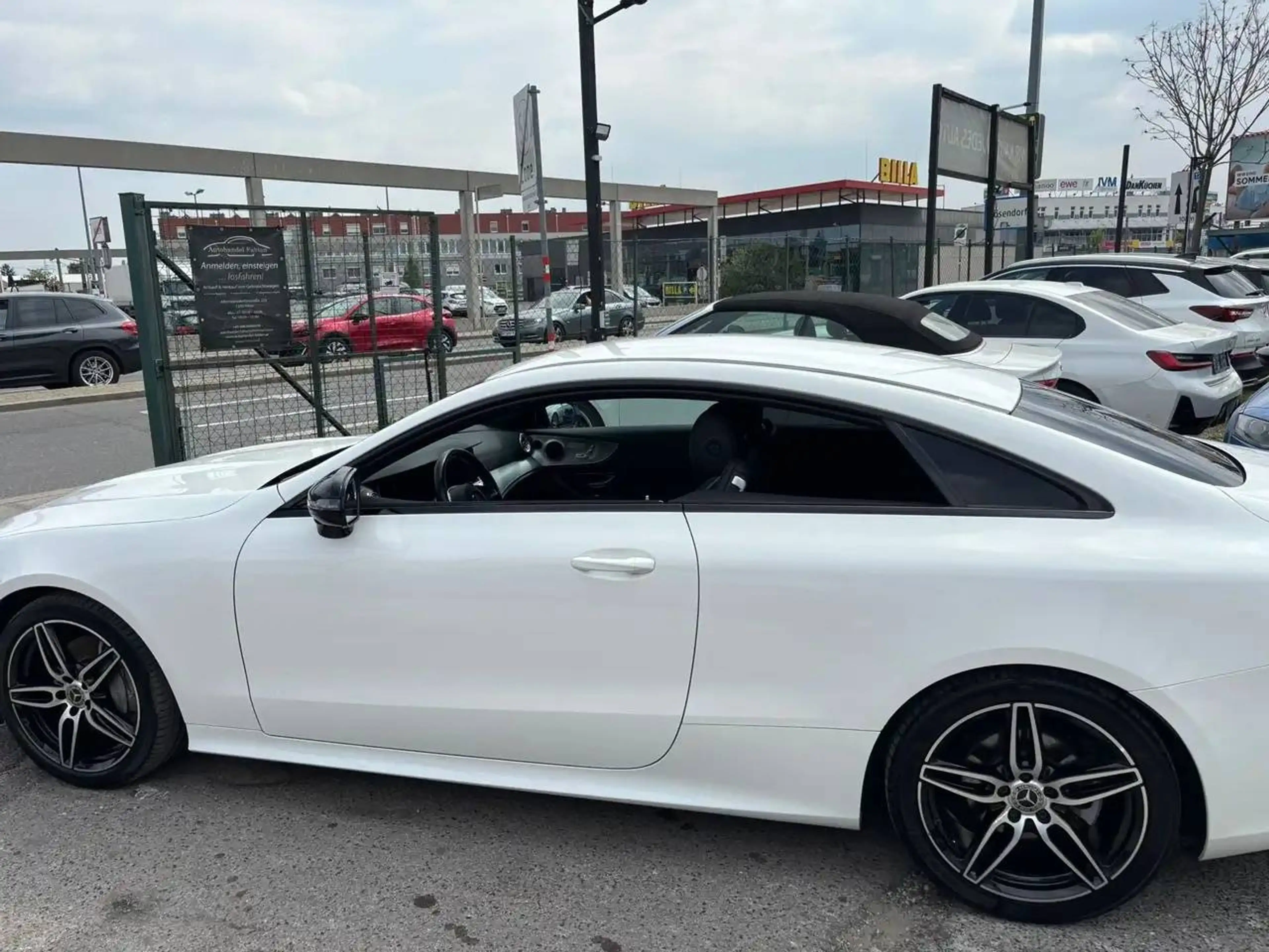 Mercedes-Benz E 220 d Autom. **AMG LINE** 194PS MegaZustand Servicegepflegt — photo 7
