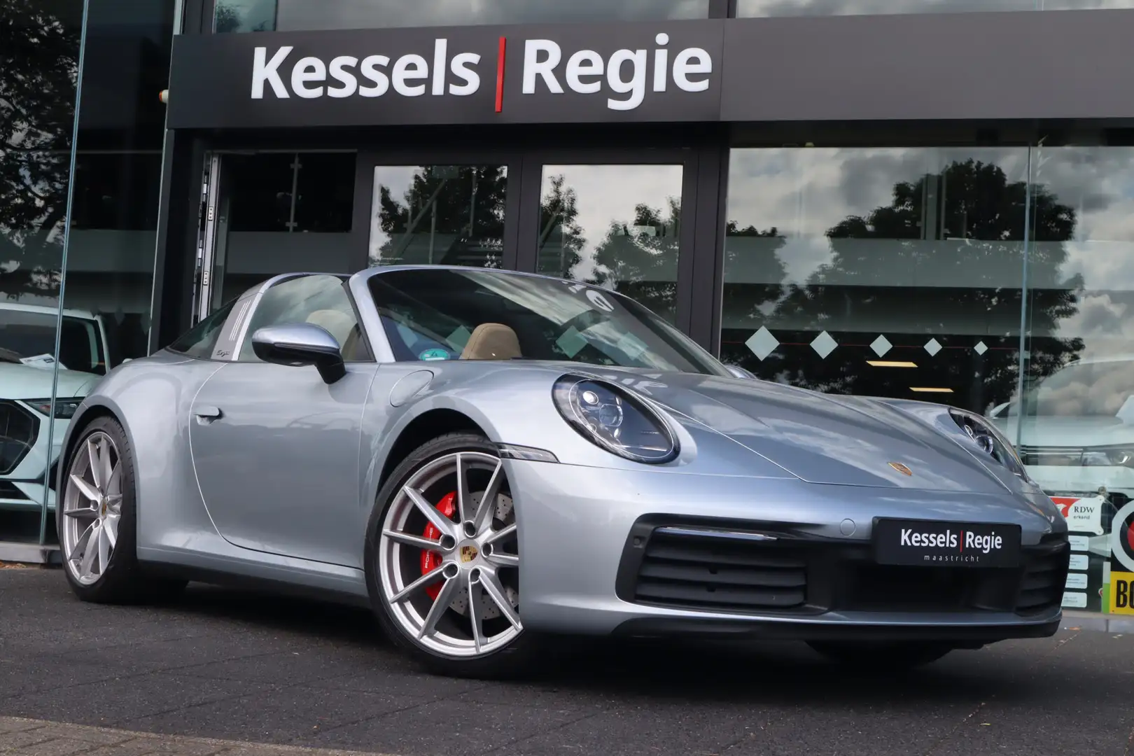 Porsche 992 Targa 3.0 4S PDLS+ Lift Sport Chrono Bose Memory V Grijs - 1