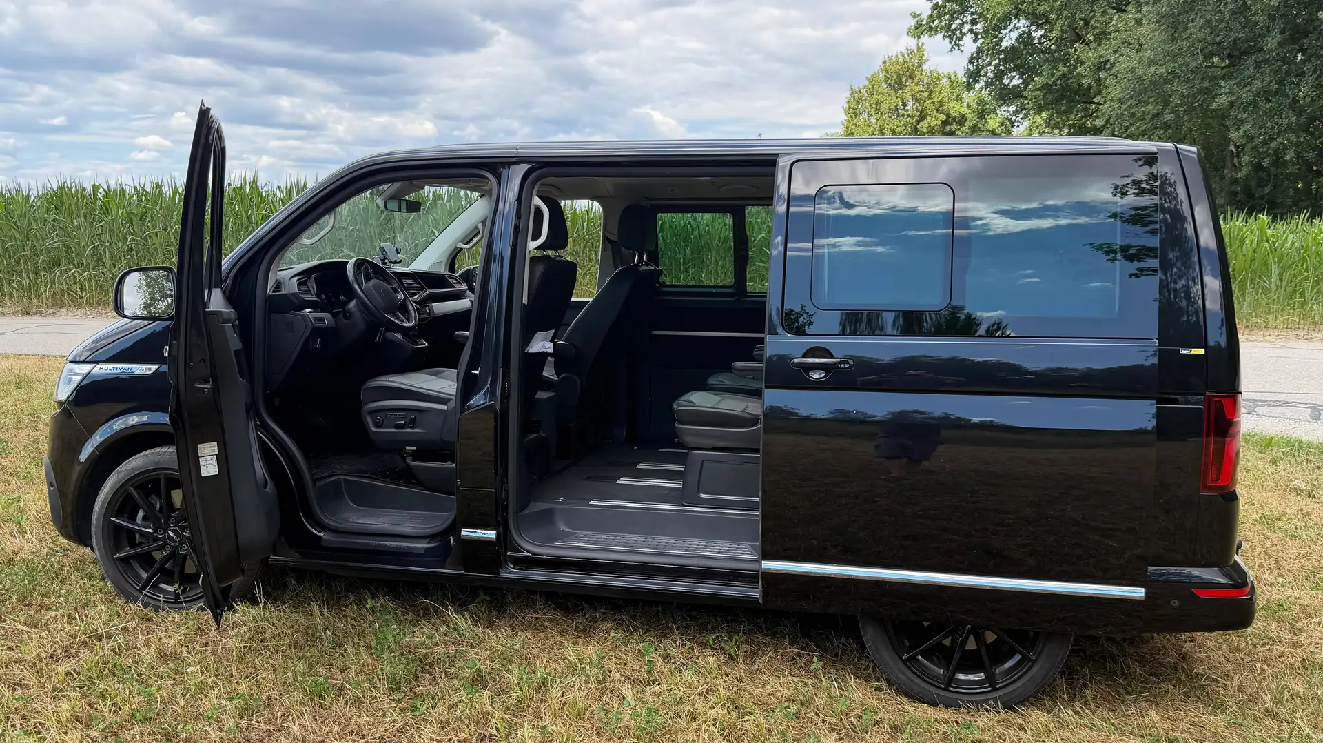 Volkswagen T6.1 Multivan Schwarz - 2