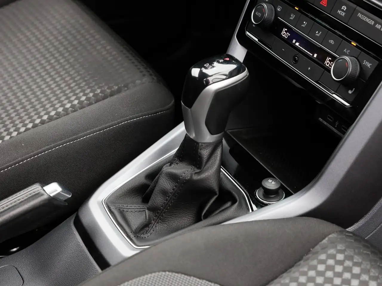 Volkswagen T-Cross 1.0 TSI DSG Active Klima Navi ACC Kamera, миниатюра 15