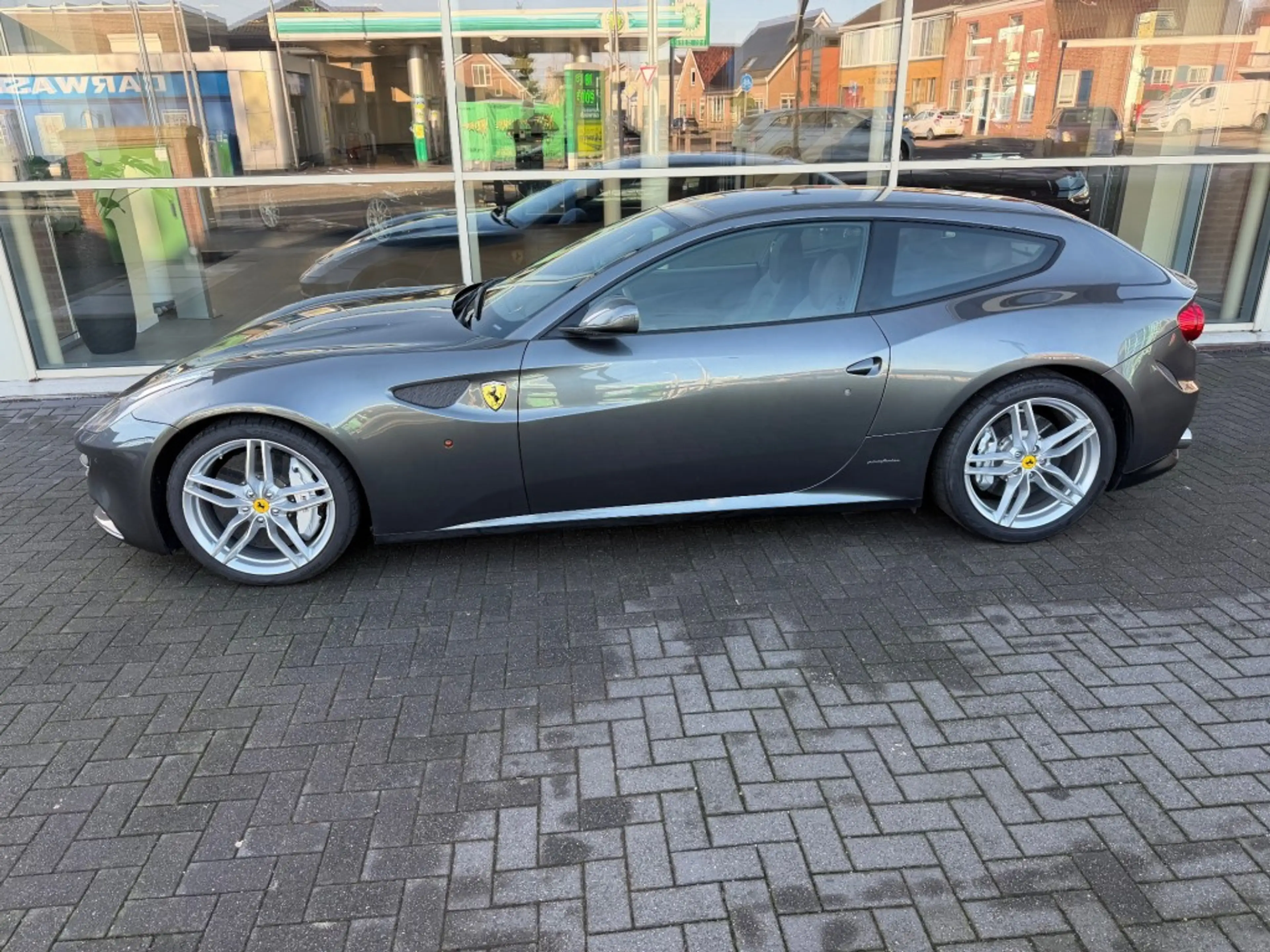 Ferrari FF 6.3 V12 — photo 8
