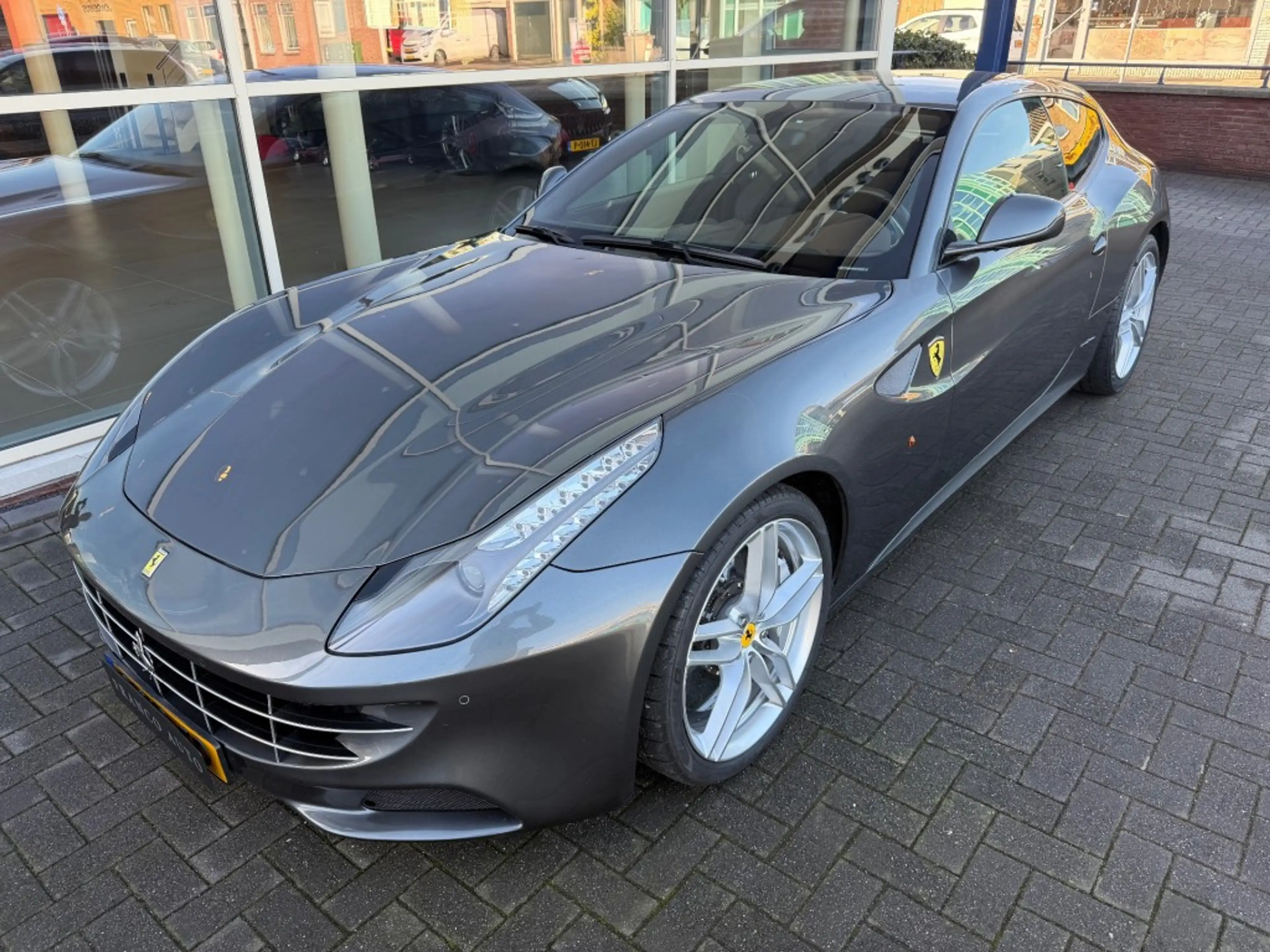 Ferrari FF 6.3 V12 — photo 5