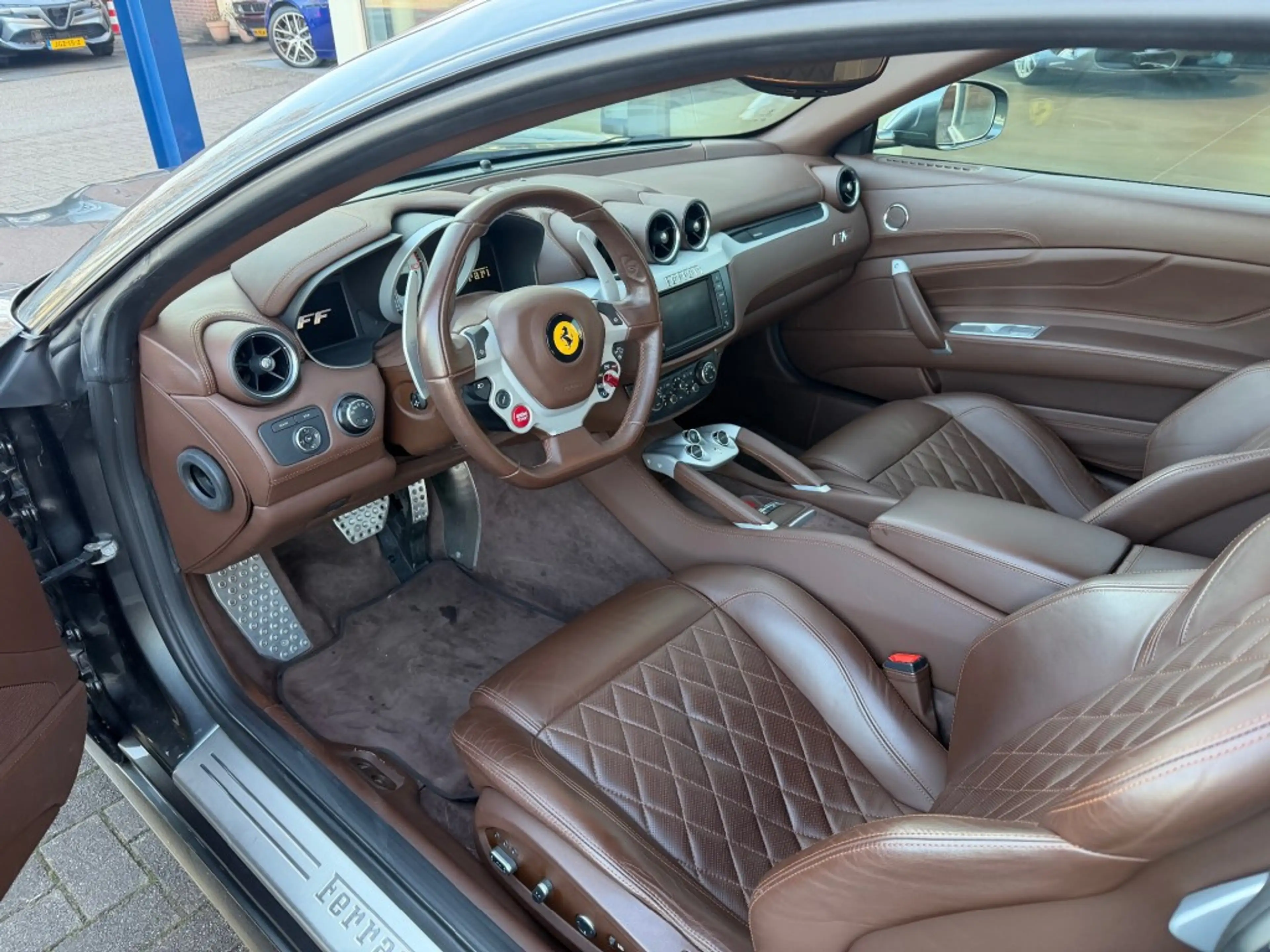 Ferrari FF 6.3 V12 — photo 15