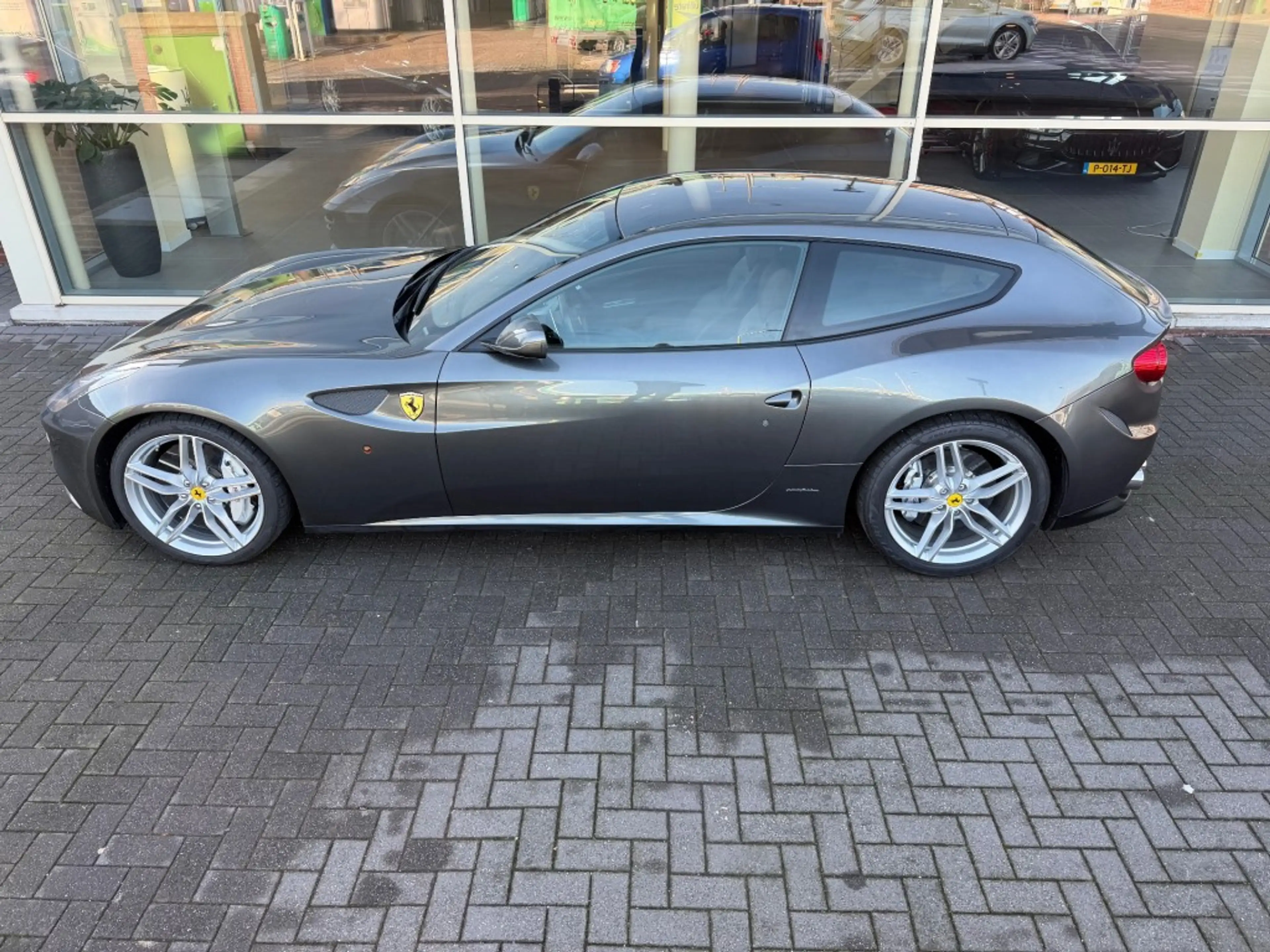 Ferrari FF 6.3 V12 — photo 7
