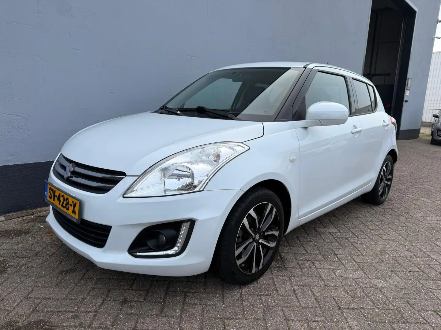 Suzuki Swift 1.2 Bandit EASSS - Alcantara - Cruise Control Weiß - 1