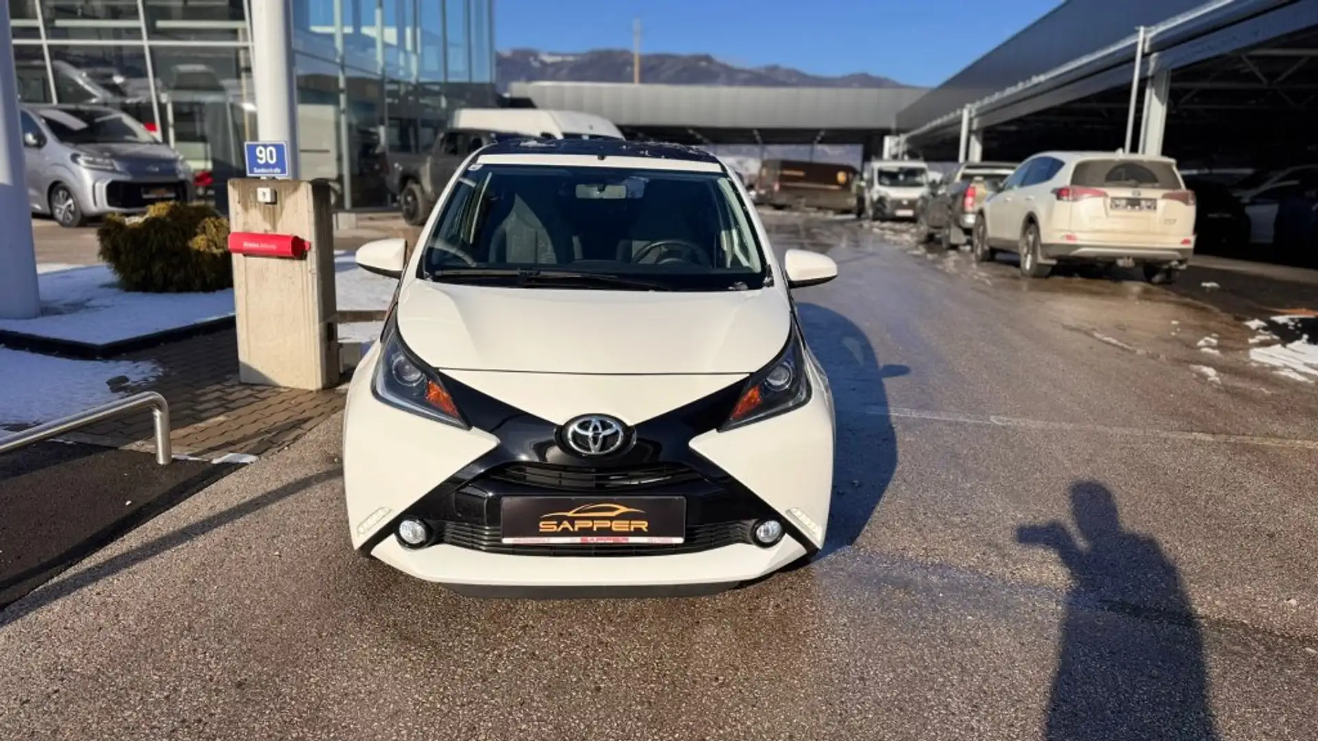 Toyota Aygo 1,0 VVT X-Wave Relax Weiß - 2