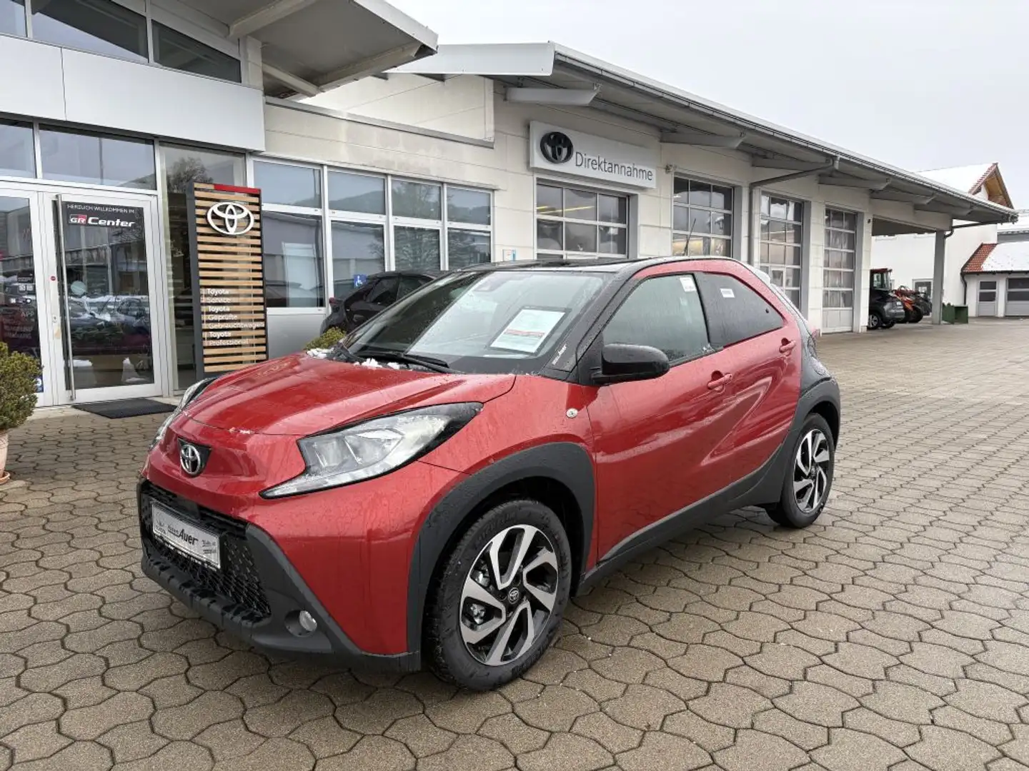 Toyota Aygo X Teamplayer Rot - 1