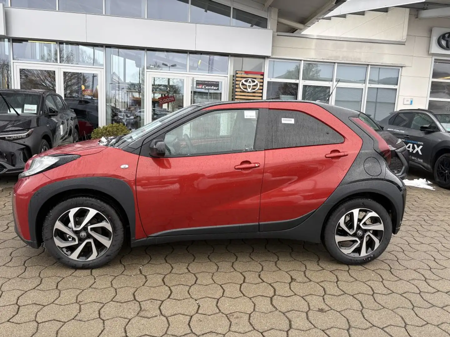 Toyota Aygo X Teamplayer Rot - 2