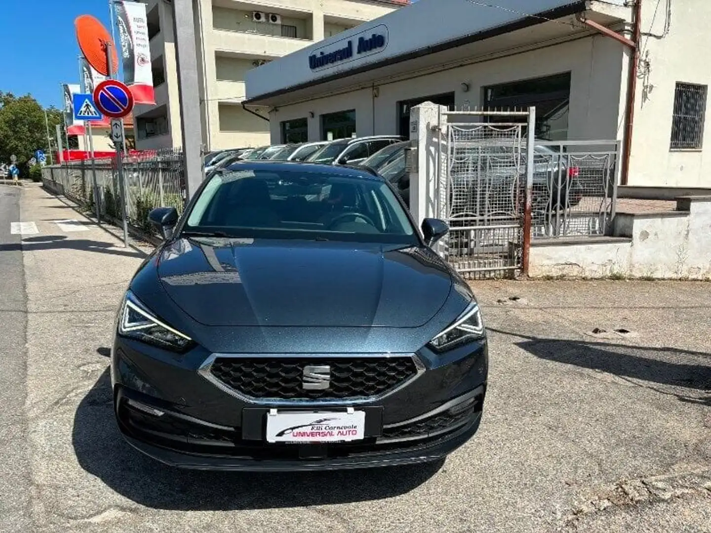 SEAT Leon Leon Sportstourer 1.5 eTSI 150 CV DSG Business Gris - 2