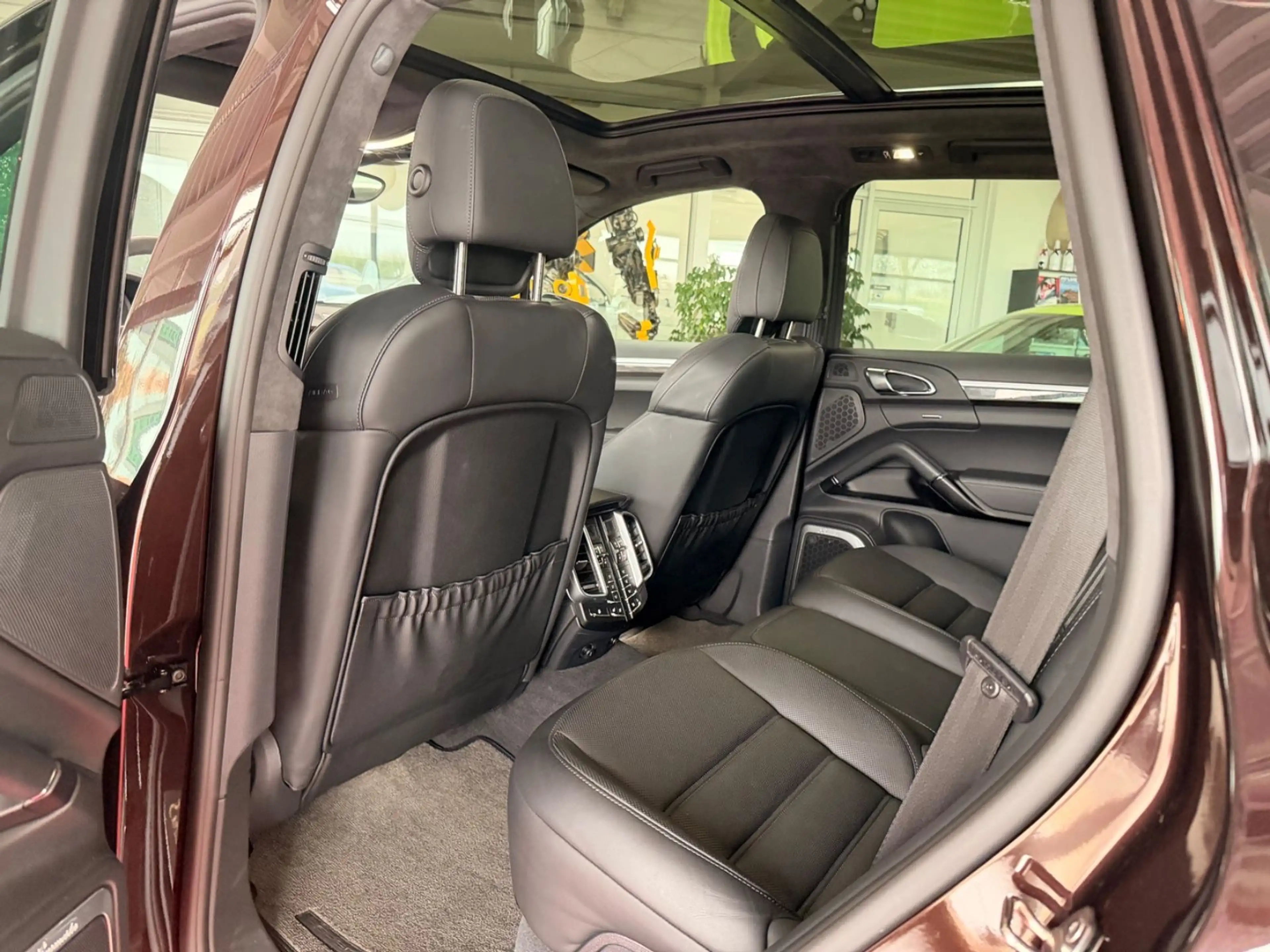 Porsche Cayenne Turbo S Burmester Approved 21 PCCB — photo 12