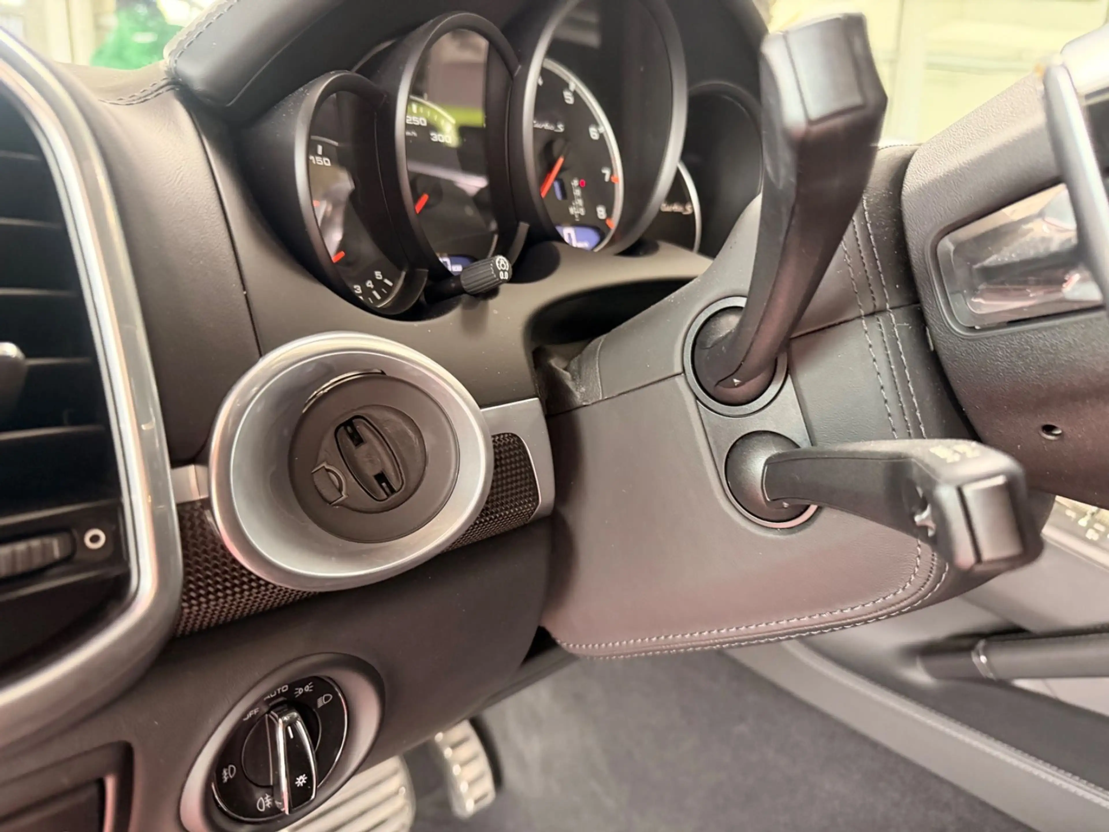 Porsche Cayenne Turbo S Burmester Approved 21 PCCB — photo 8