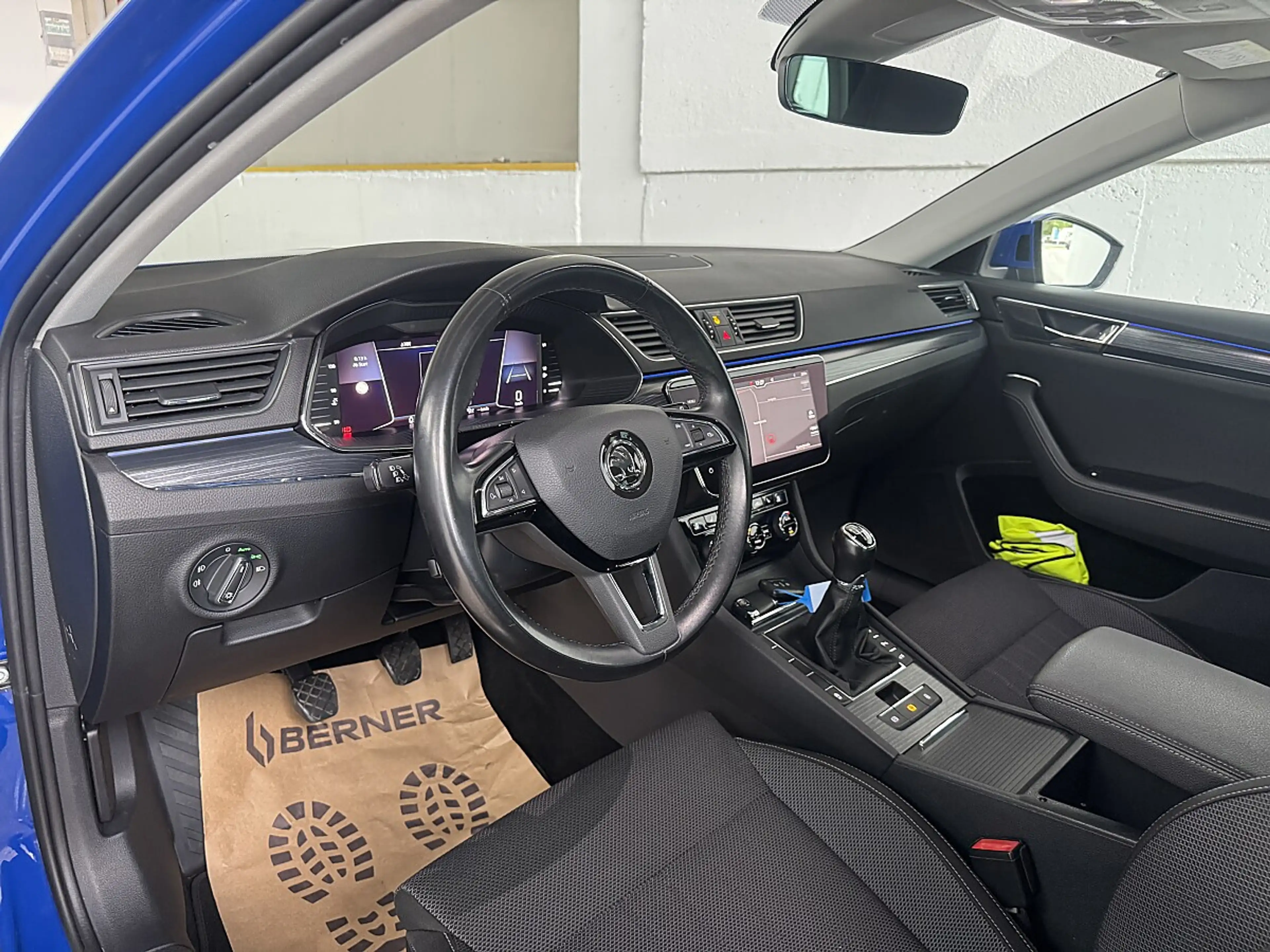 Skoda Superb 2.0 TDI Style / PANORAMADACH / LIVE COCKPIT / M... — photo 15