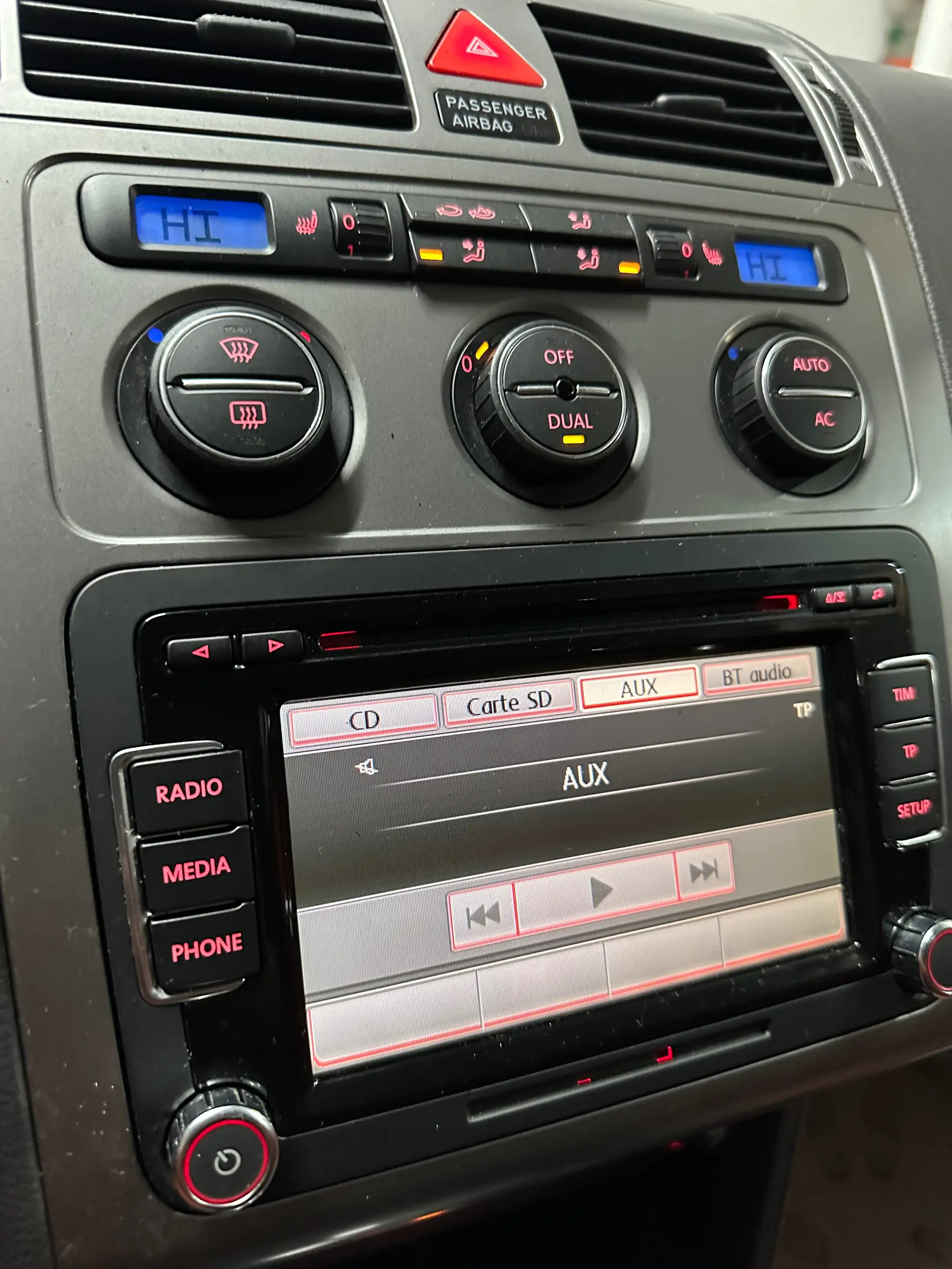 Volkswagen Cross Touran 1.4 TSI DSG — photo 11