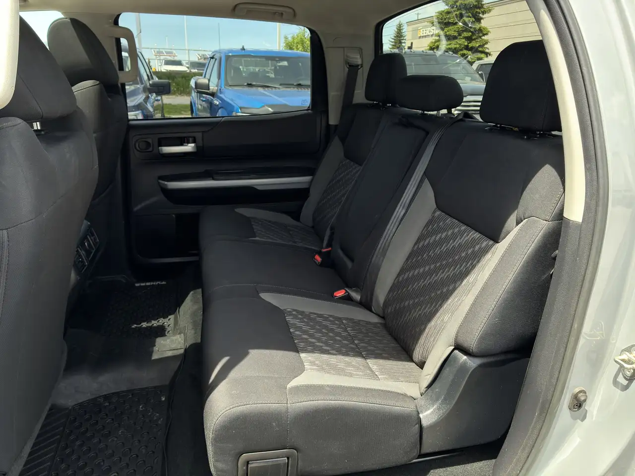 Toyota Tundra снимка Toyota Tundra