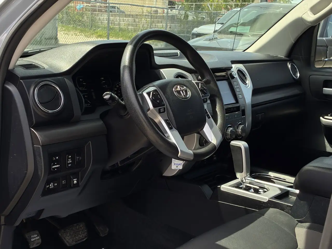 Toyota Tundra снимка Toyota Tundra