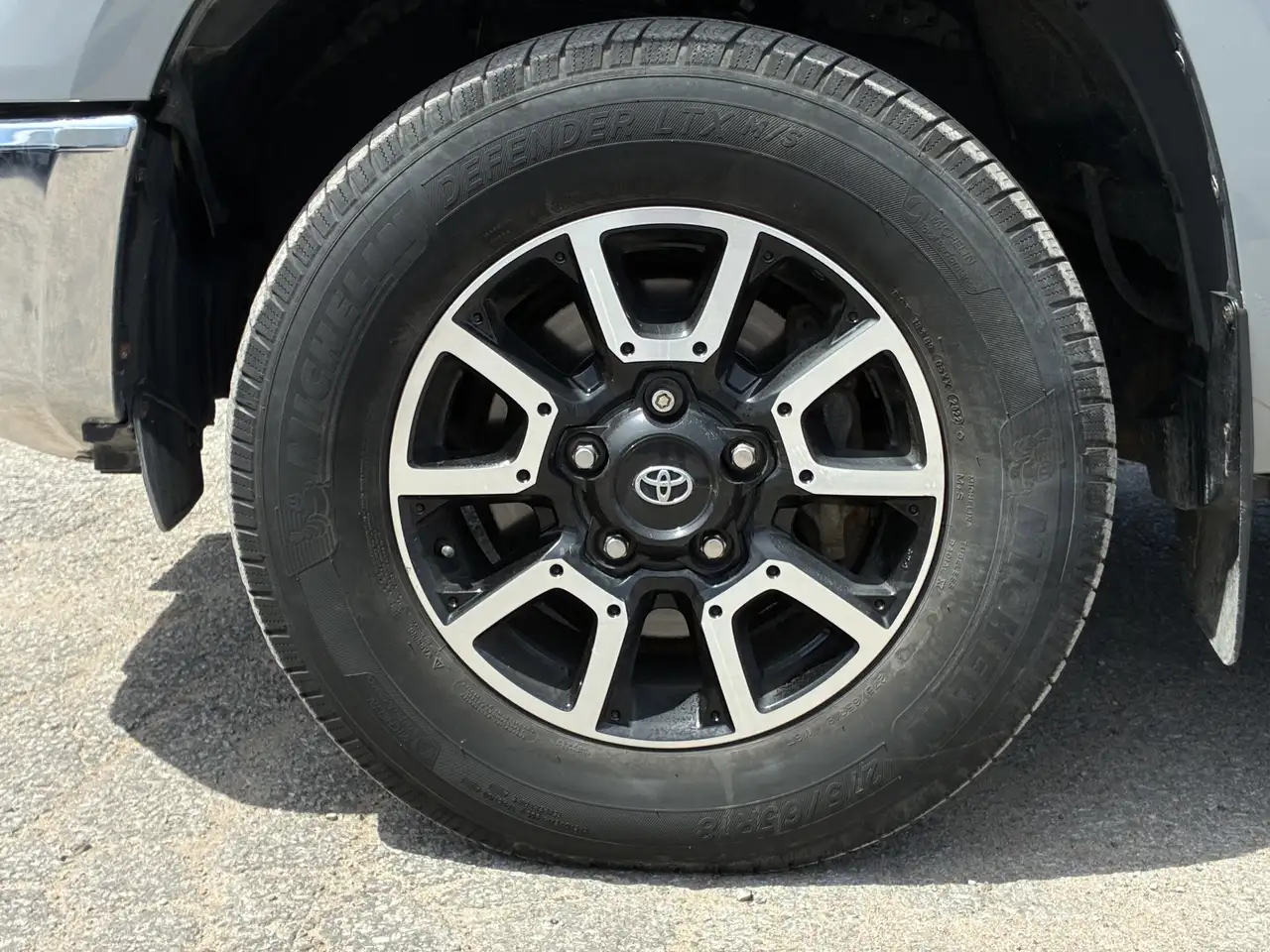 Toyota Tundra снимка Toyota Tundra