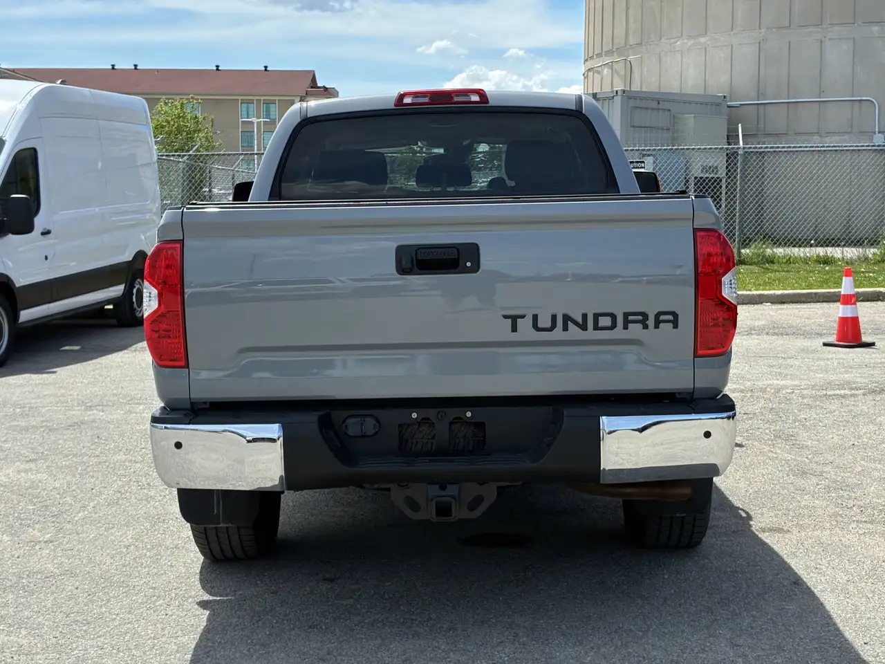 Toyota Tundra снимка Toyota Tundra