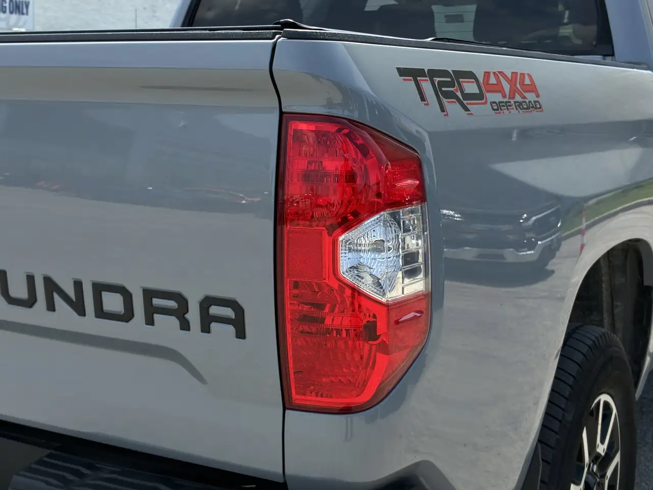 Toyota Tundra снимка Toyota Tundra
