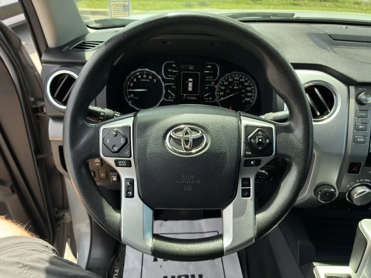 Toyota Tundra снимка Toyota Tundra
