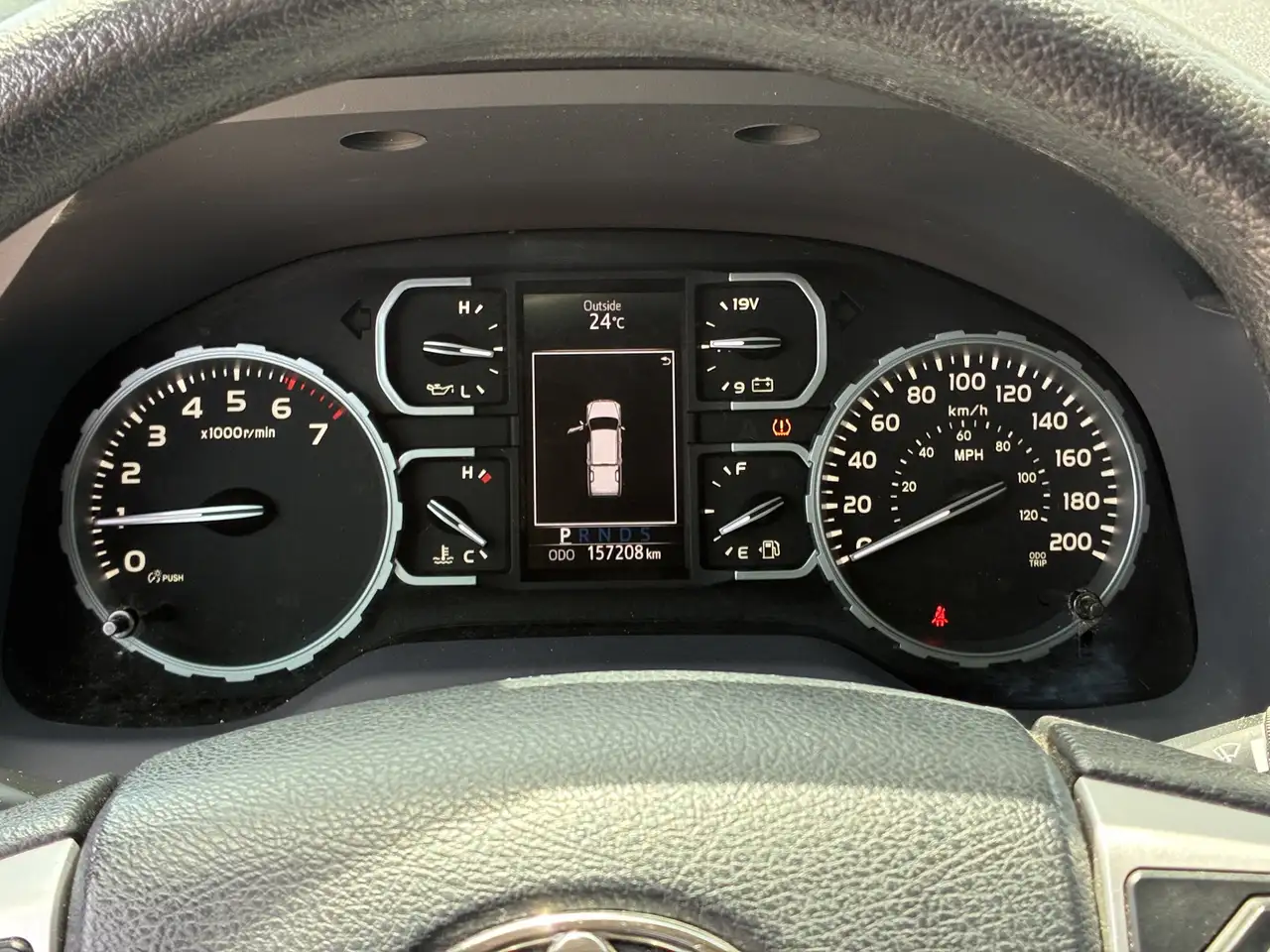 Toyota Tundra снимка Toyota Tundra
