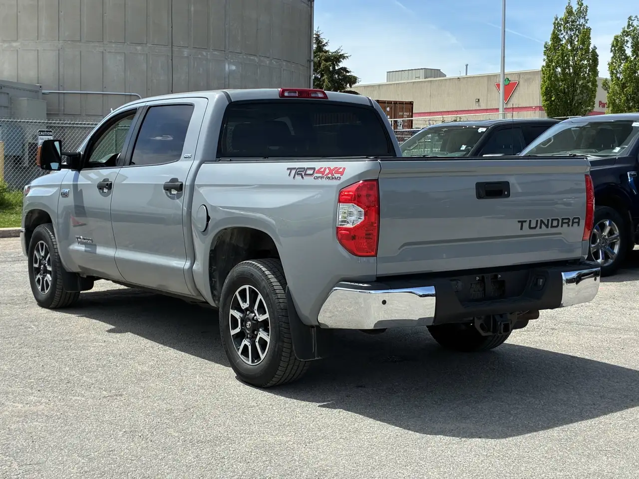 Toyota Tundra снимка Toyota Tundra
