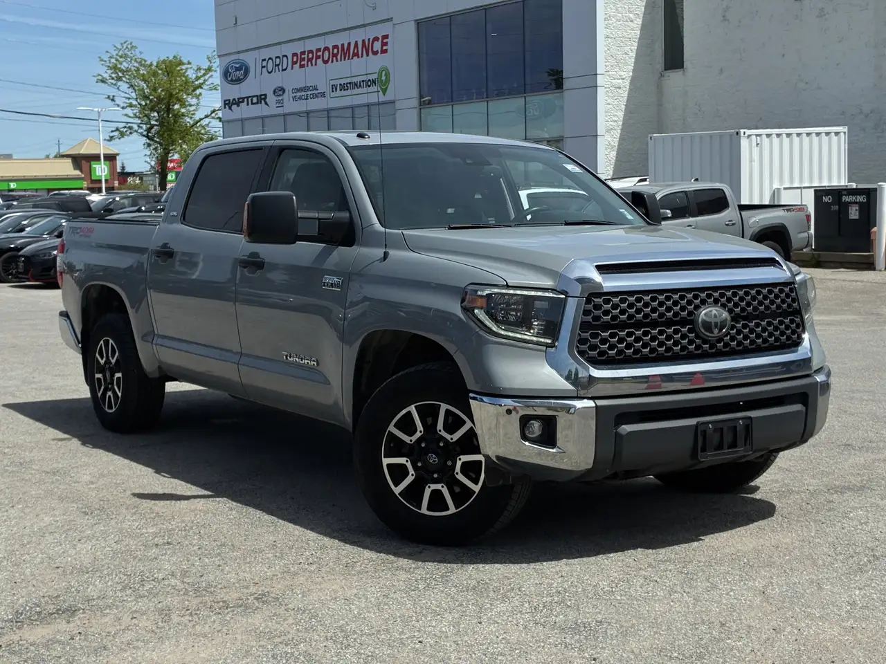 Toyota Tundra снимка Toyota Tundra